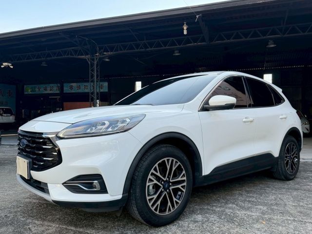 2022 / 22.5 年式 Ford Kuga EcoBoost 180時尚X 原廠保養 超低里程僅跑五萬  第3張相片