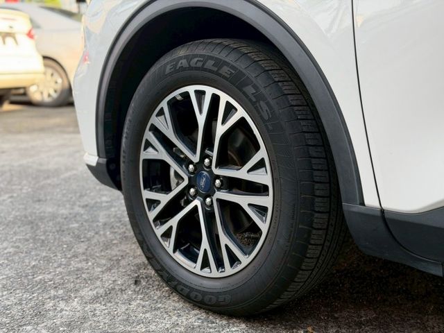 2022 / 22.5 年式 Ford Kuga EcoBoost 180時尚X 原廠保養 超低里程僅跑五萬  第4張相片
