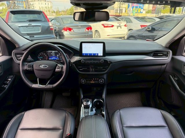 2022 / 22.5 年式 Ford Kuga EcoBoost 180時尚X 原廠保養 超低里程僅跑五萬  第15張相片