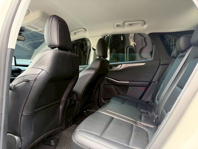 2022 / 22.5 年式 Ford Kuga EcoBoost 180時尚X 原廠保養 超低里程僅跑五萬  第16張相片