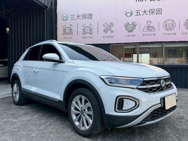 2023 VW 小改款 T-ROC 280 TSI Life 一手車 原廠保養 原廠保固中 超低里程僅跑兩萬八  第1張相片