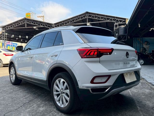 2023 VW 小改款 T-ROC 280 TSI Life 一手車 原廠保養 原廠保固中 超低里程僅跑兩萬八  第16張相片