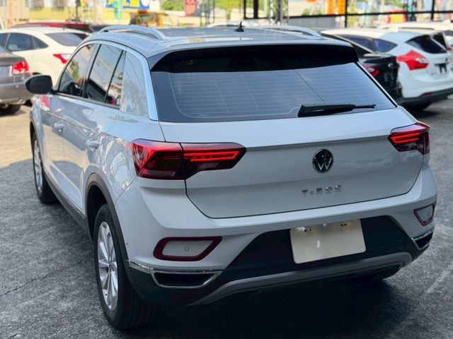 2023 VW 小改款 T-ROC 280 TSI Life 一手車 原廠保養 原廠保固中 超低里程僅跑兩萬八  第17張相片