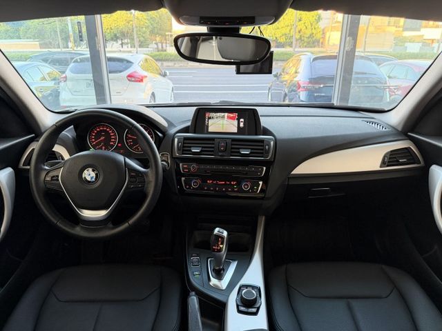 2015 BMW 小改款 118i 超低里程僅跑五萬四  第11張相片