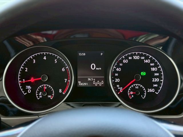 19 年式 Volkswagen Touran 280 TSI Comfortline 一手車 里程僅跑十萬  第7張相片
