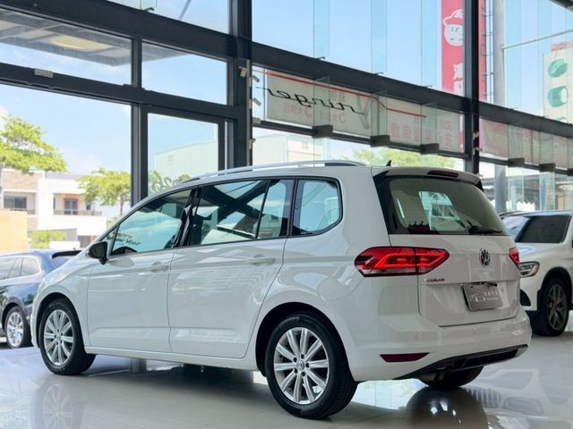 19 年式 Volkswagen Touran 280 TSI Comfortline 一手車 里程僅跑十萬  第16張相片