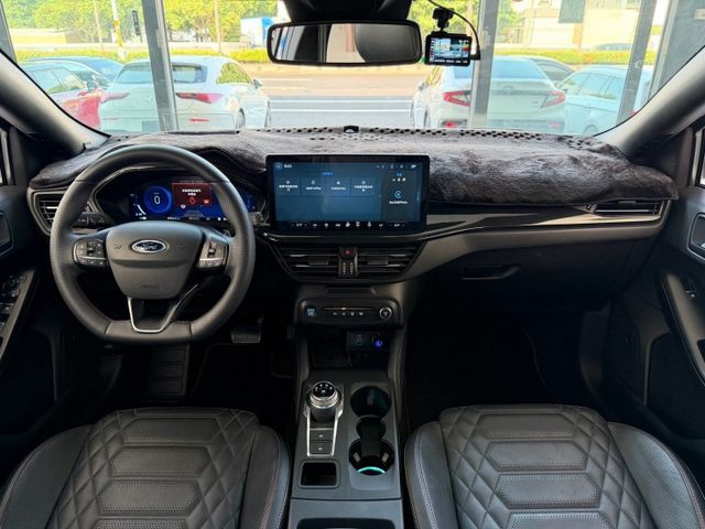 2023 Ford Focus 5D ST-Line Vignale 小改款 一手車 里程僅跑四萬八  第14張相片