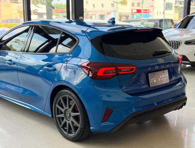 2023 Ford Focus 5D ST-Line Vignale 小改款 一手車 里程僅跑四萬八  第17張相片
