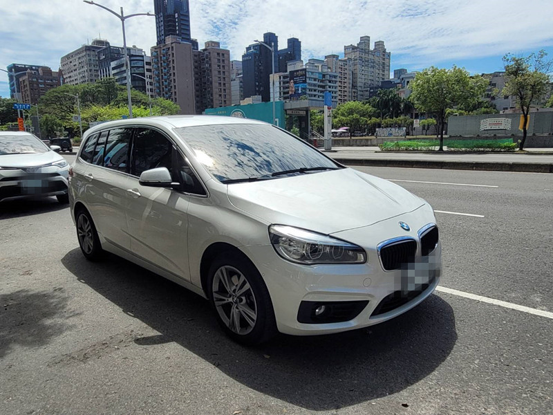 Bmw 寶馬218d 17年中古車的價格 Findcar 找車網