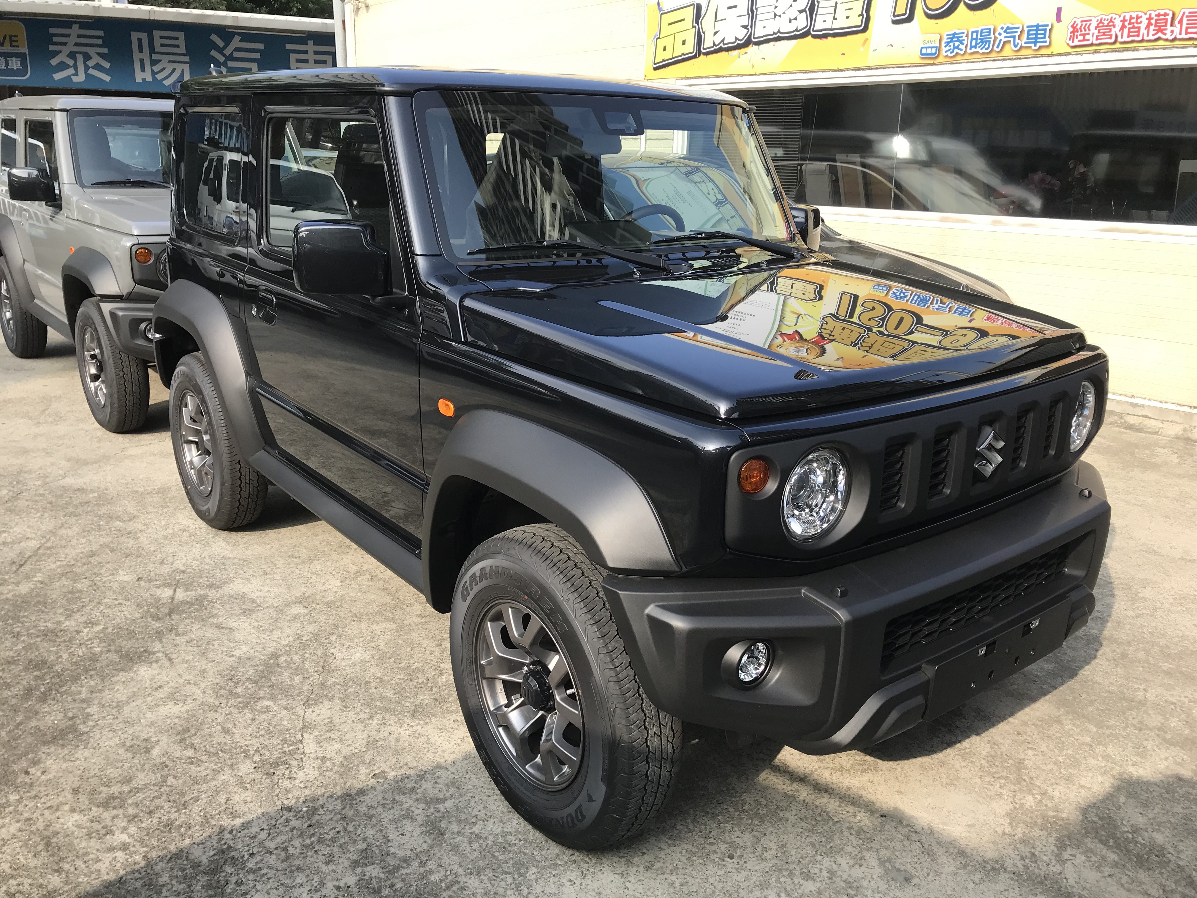 現車不用等~送禮🎁自用👈兩相宜👍 全新 2023年 Suzuki Jimny 鈴木 吉米 限量到貨🎉 ☎服務專線:0９80-558-999 LINE ID:Used-Cars 黃文遠  第5張相片