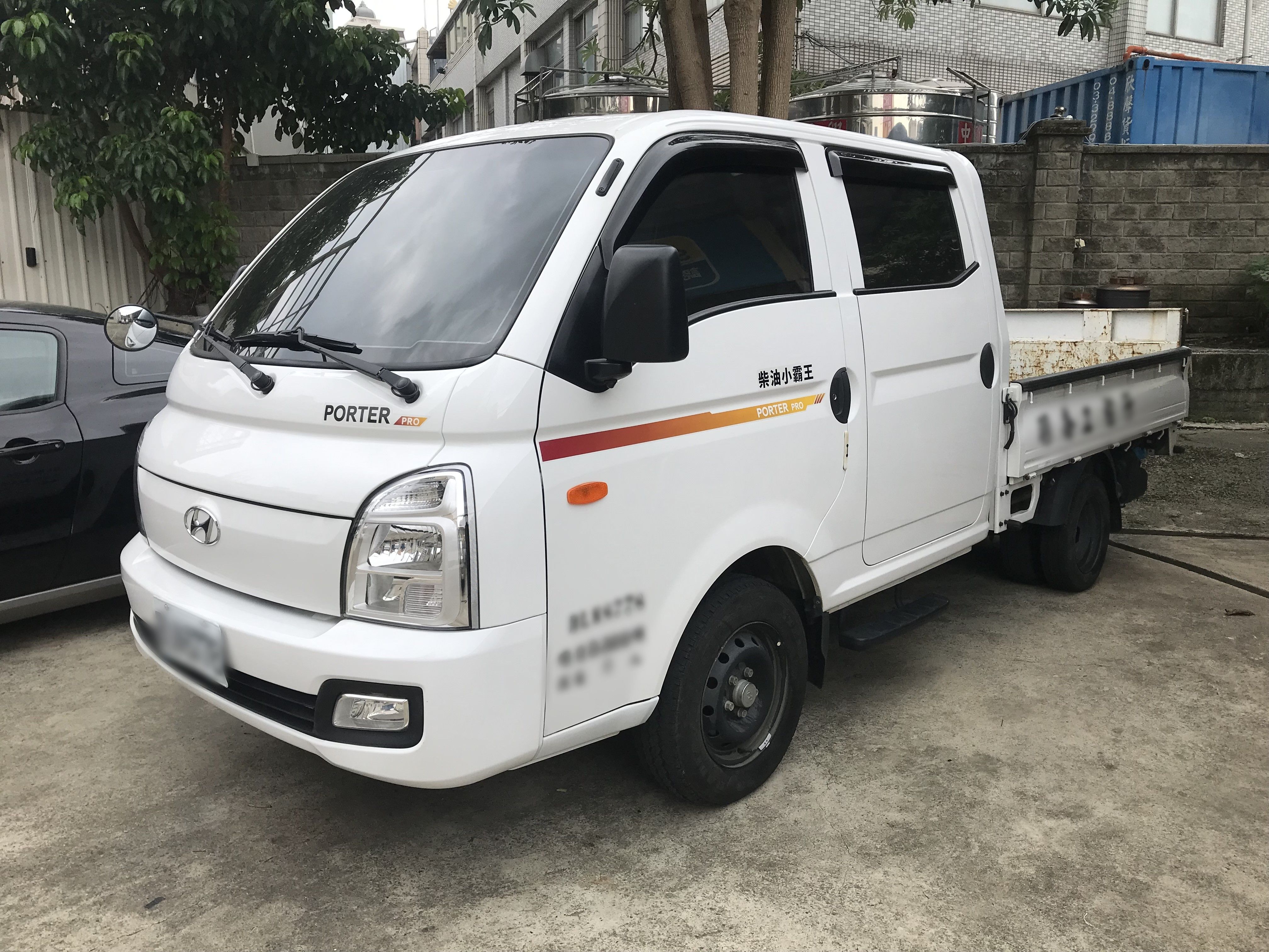 2021 HYUNDAI PORTER PRO 2.5 柴油小霸王 跑1萬 原廠保固中 四分割行車畫面 對折式油壓尾門 服務專線:0９80-558-999 LINE ID:Used-Cars 黃文遠  第1張相片