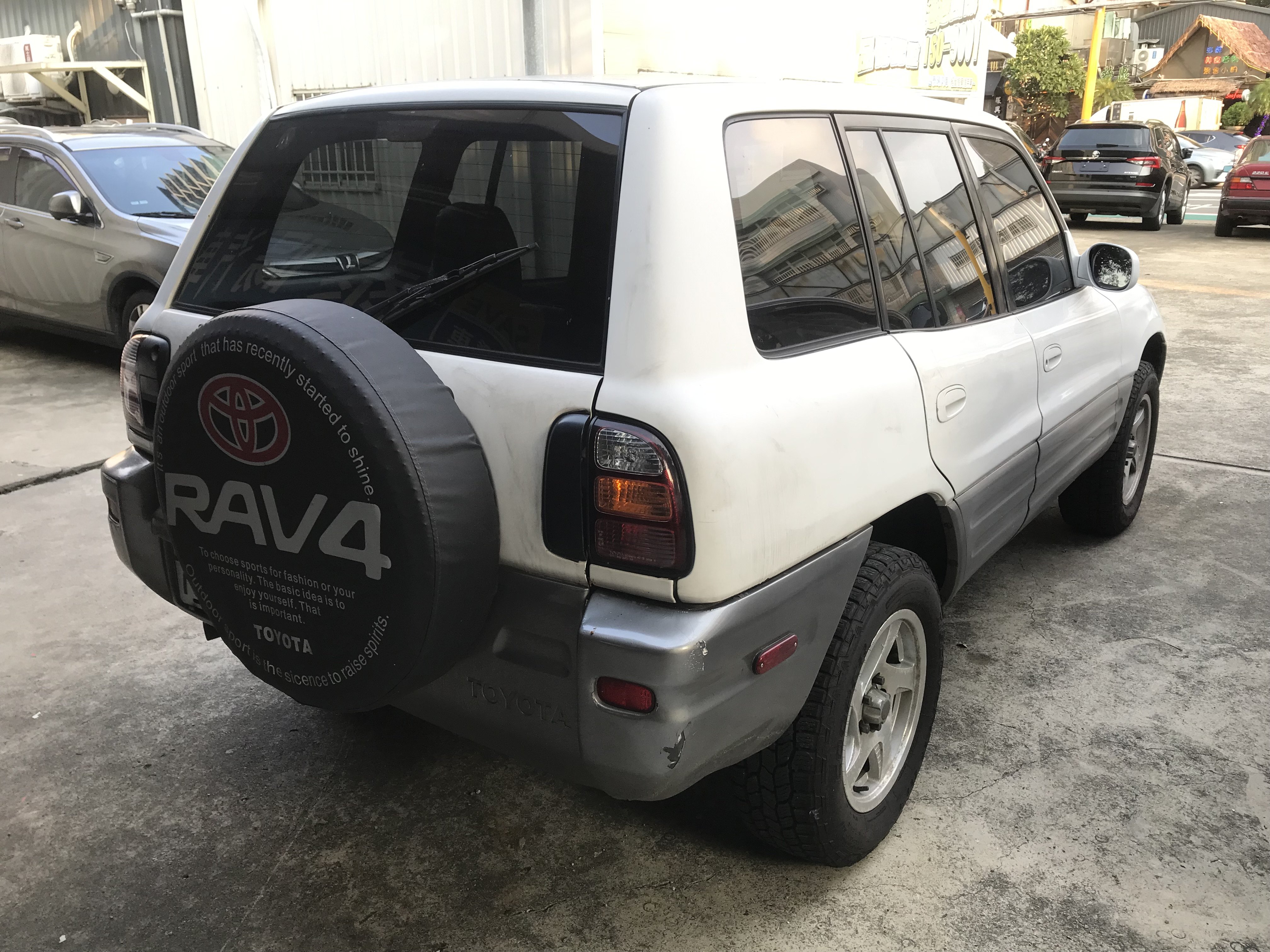 1998年式 TOYOTA RAV4 1代 2.0 AWD 全時四輪驅動 日本原裝進口 COOPER AT胎王 AT3 4S  幾乎全新 215/70/R16 輪胎 服務專線:0９80-558-999 黃文遠  第2張相片