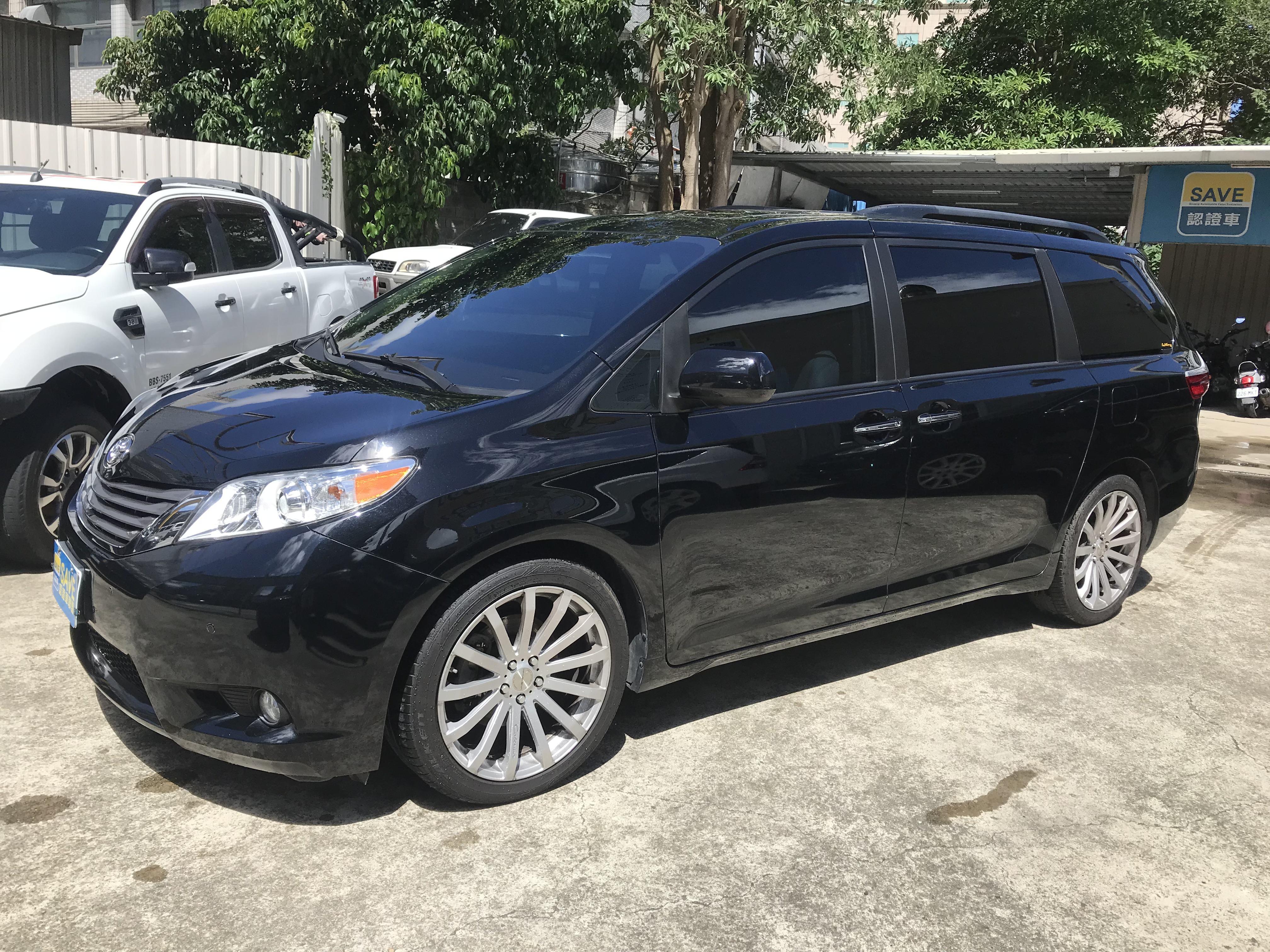 2016年式 TOYOTA Sienna XLE 8人座 空間大超舒適 #一手車 #僅跑6萬 #原鈑件 #車庫車 ☎服務專線:0９80-558-999 LINE ID:Used-Cars 黃文遠  第1張相片