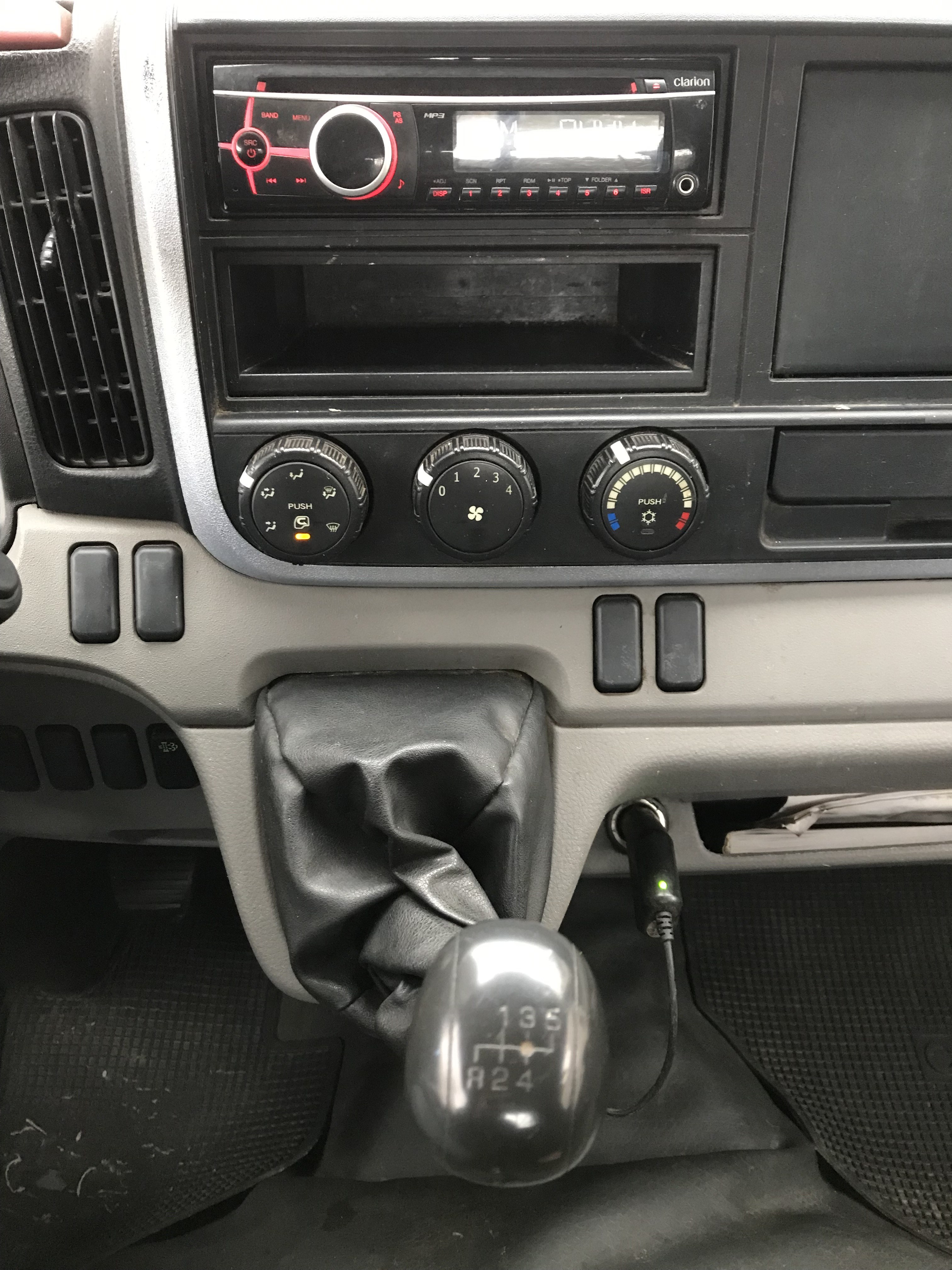 2018 MITSUBISHI 三菱 FUSO Canter 堅達  #已變更載重5噸 #超長軸14呎半 ☎服務專線 : 0980-558-999 LINE ID:Used-Cars 黃文遠  第4張相片