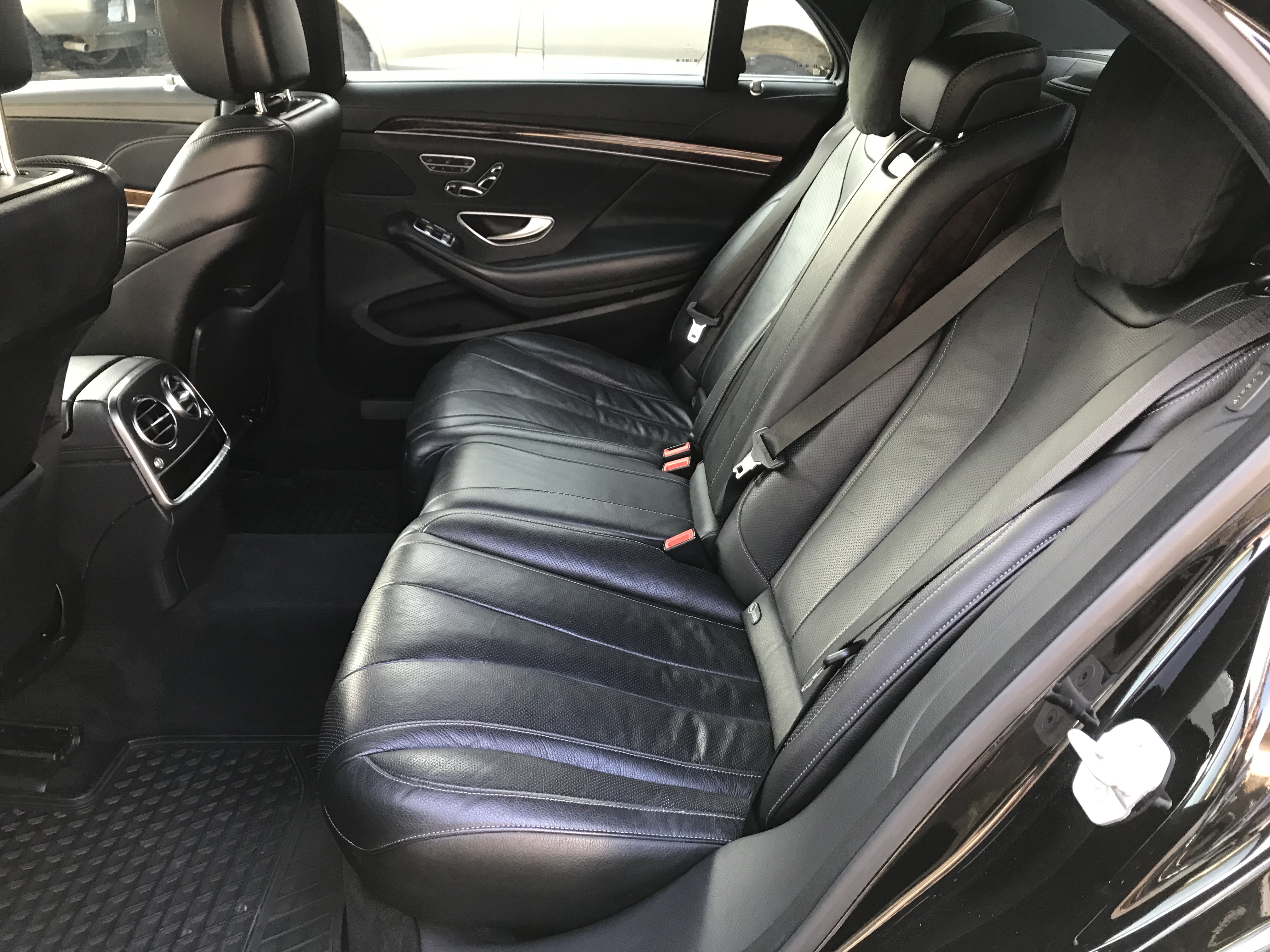 2014 M-Benz S-Class S400 L 3.0 雙渦輪 #一手車 #認證車 #汽油版 #老董座駕 ☎服務專線 : 0９80-558-999 LINE ID:Used-Cars 黃文遠  第4張相片