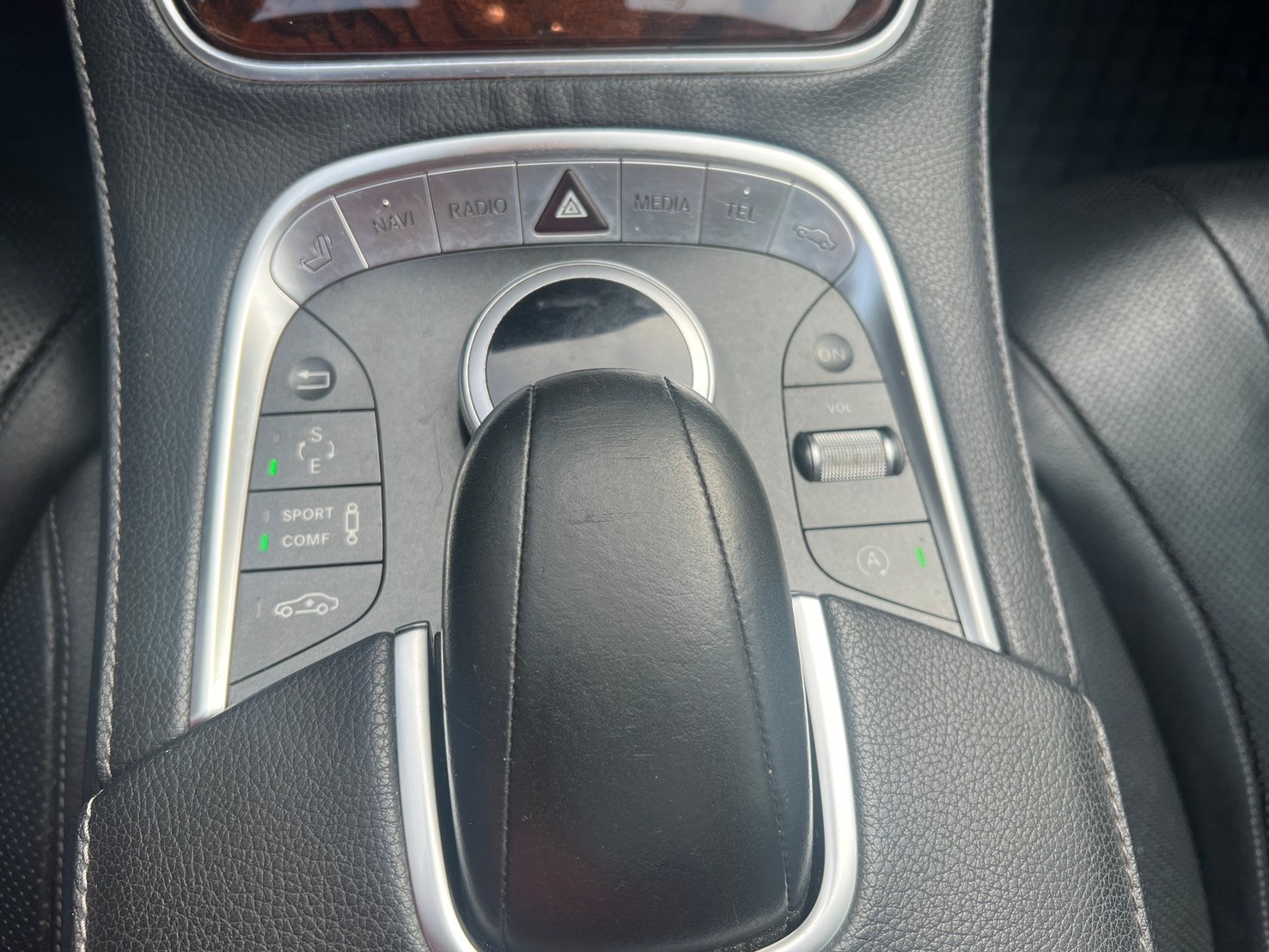 2014 M-Benz S-Class S400 L 3.0 雙渦輪 #一手車 #認證車 #汽油版 #老董座駕 ☎服務專線 : 0９80-558-999 LINE ID:Used-Cars 黃文遠  第8張相片