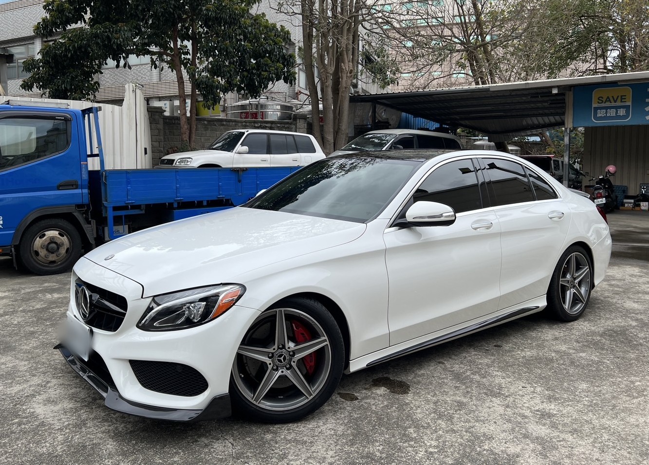2015 M-Benz 賓士 W205 C300 AMG18吋輪框 空力套件 卡夢前後下巴 Eibach短彈簧 卡夢平把方向盤 ☎服務專線 : 0９80-558-999 LINE ID:Used-Cars 黃文遠  第1張相片
