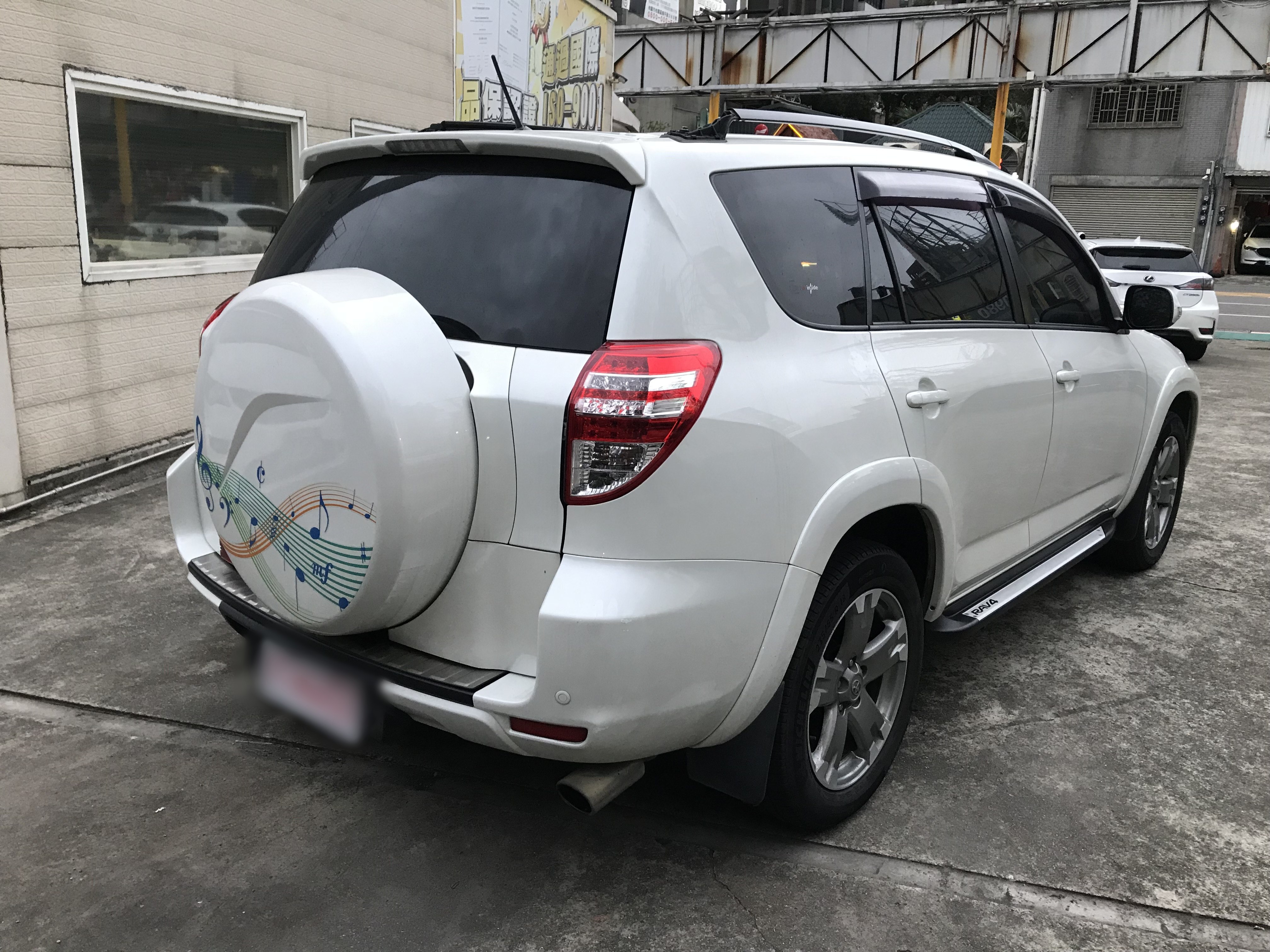 2010年式 TOYOTA 豐田 RAV4 2.4 G 頂級版 防滑控制 6*SRS 天窗 18吋輪框 前後雷達 ☎服務專線 : 0９80-558-999 LINE ID:Used-Cars 黃文遠  第2張相片