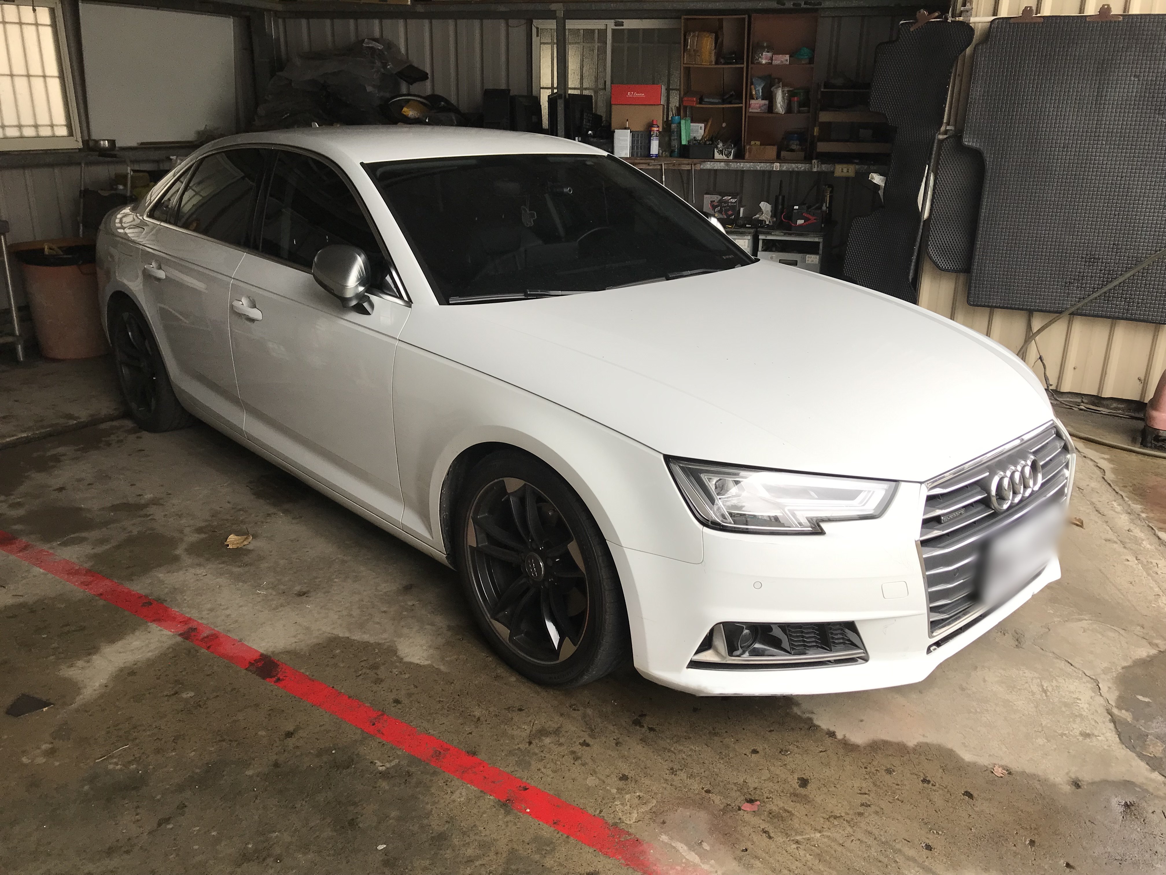 2016 Audi A4 Sedan(NEW) 40 TFSI 原鈑件 新款閃電頭燈 全數位虛擬座艙 馬力190hp 0-100km/h 7.3秒 ☎服務專線 : 0９80-558-999 Used-Cars 黃文遠  第1張相片