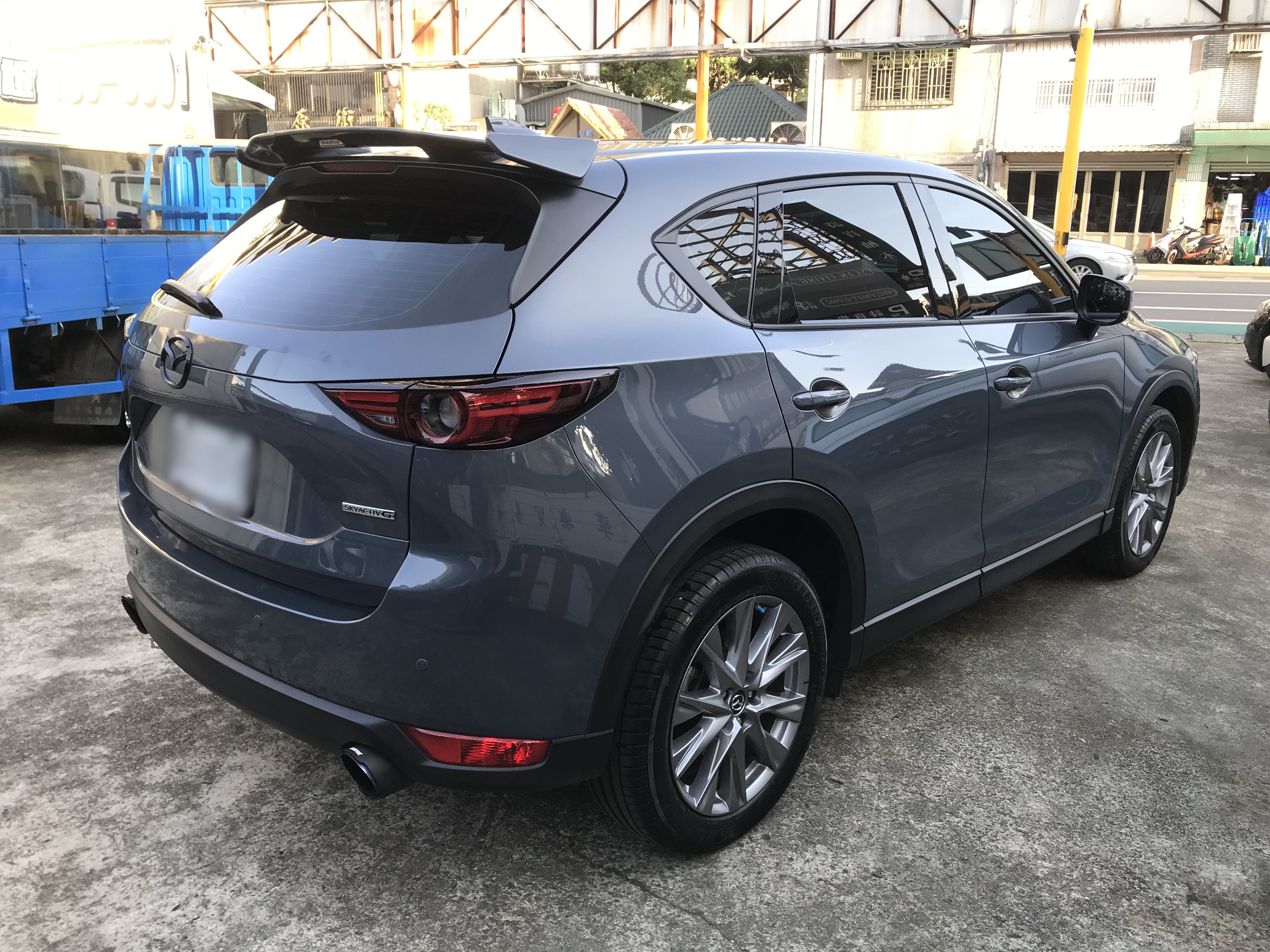2020 Mazda CX-5 2.0 極境灰 旗艦獻定版 運動型方向盤 AutoExe尾翼 中網飾條黑化 金屬踏板 引擎蓋油壓頂桿 幾乎全新輪胎 ☎ : 0９80-558-999 LINE ID:Used-Cars 黃文遠  第2張相片