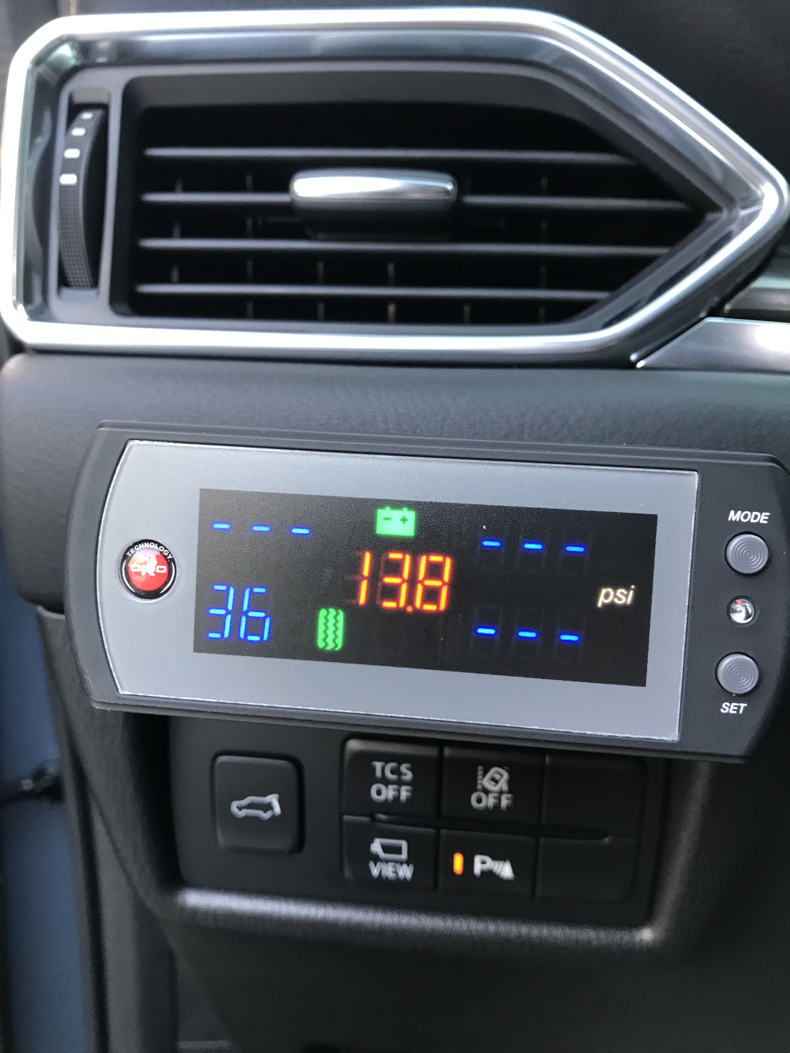 2020 Mazda CX-5 2.0 極境灰 旗艦獻定版 運動型方向盤 AutoExe尾翼 中網飾條黑化 金屬踏板 引擎蓋油壓頂桿 幾乎全新輪胎 ☎ : 0９80-558-999 LINE ID:Used-Cars 黃文遠  第7張相片