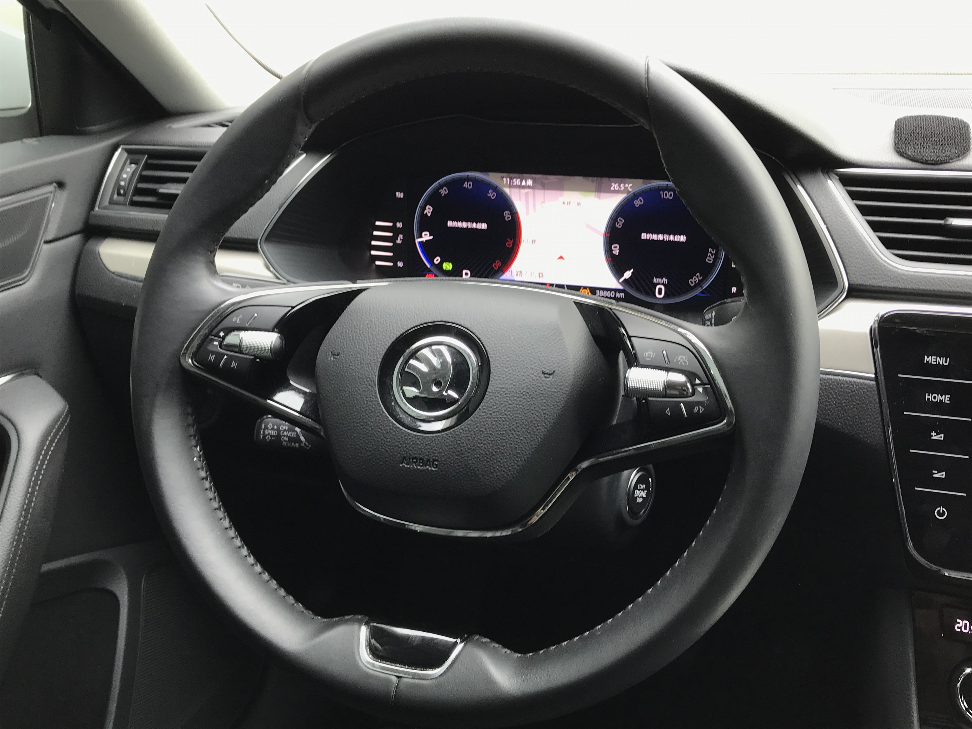 2022 Skoda Superb Sedan 1.5 TSI 小改款 僅跑3萬 一手車 液晶儀錶板 腳踢電尾門 ☎服務專線 : 0９80-558-999 LINE ID:Used-Cars 黃文遠  第6張相片
