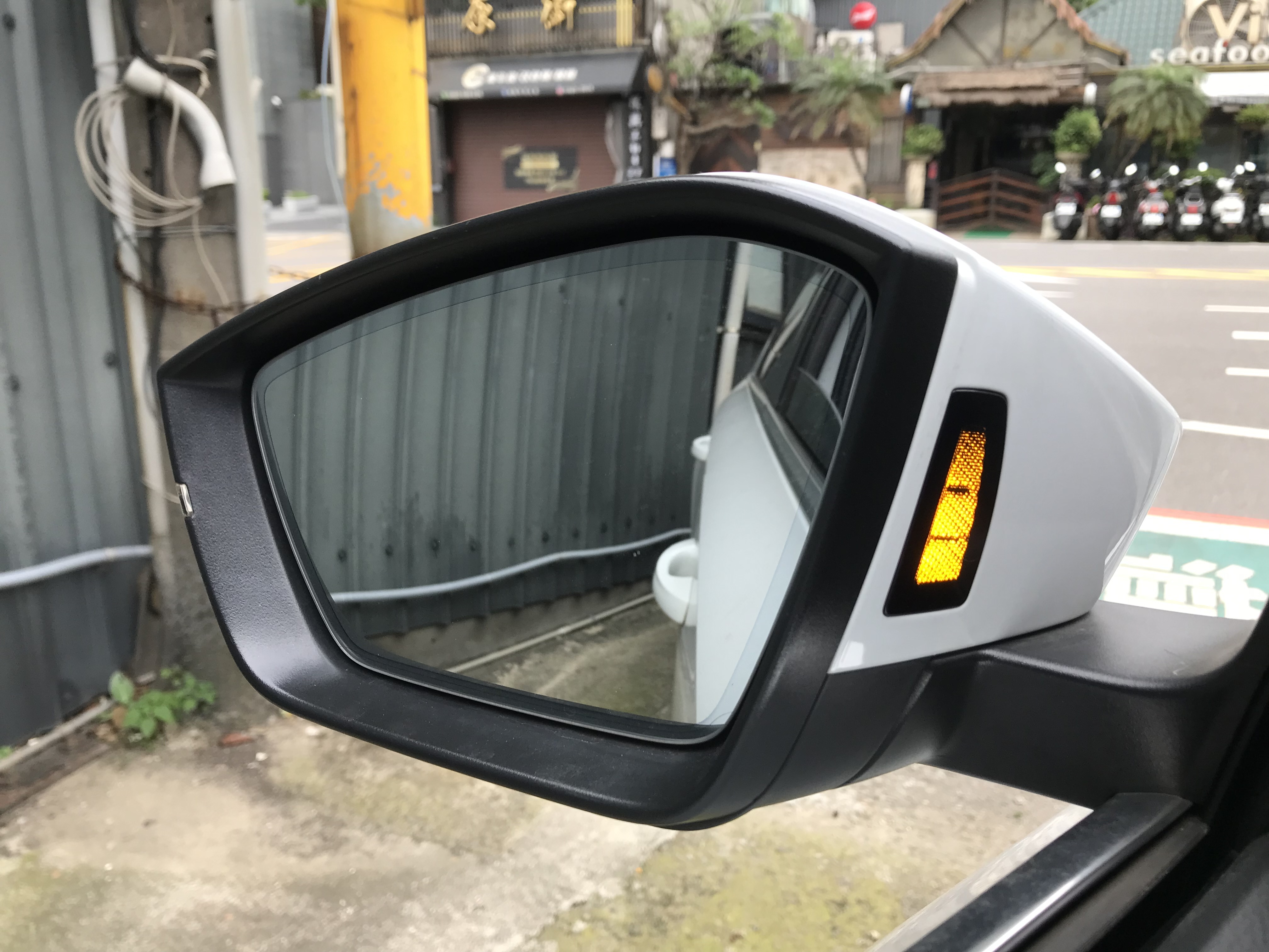 2022 Skoda Superb Sedan 1.5 TSI 小改款 僅跑3萬 一手車 液晶儀錶板 腳踢電尾門 ☎服務專線 : 0９80-558-999 LINE ID:Used-Cars 黃文遠  第7張相片