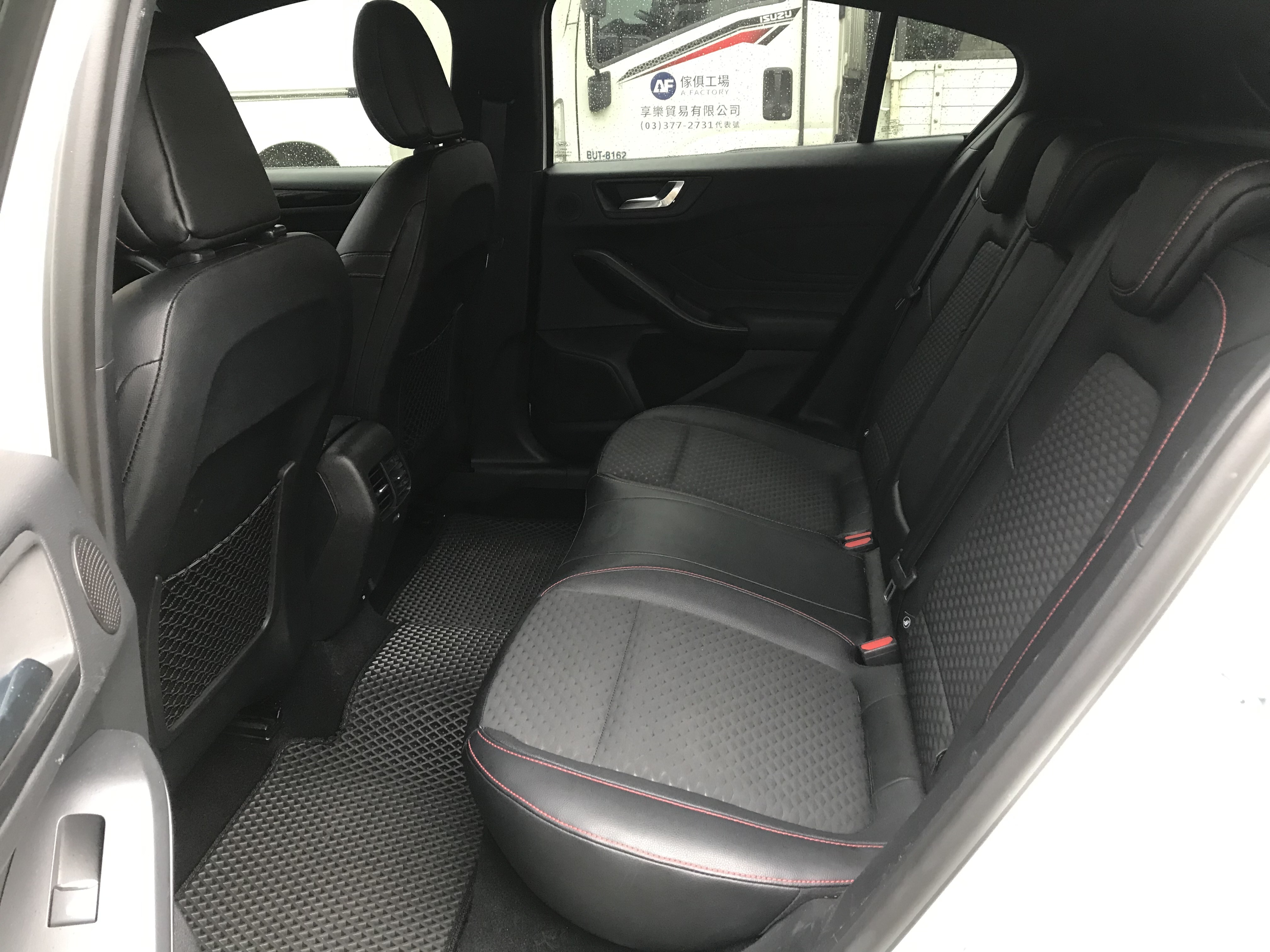 2021 Ford Focus 5D ST-Line Lommel 賽道特化版 #一手女用車 #原鈑件 #原廠保養 ☎服務專線 : 0９80-558-999 LINE ID:Used-Cars 黃文遠  第4張相片