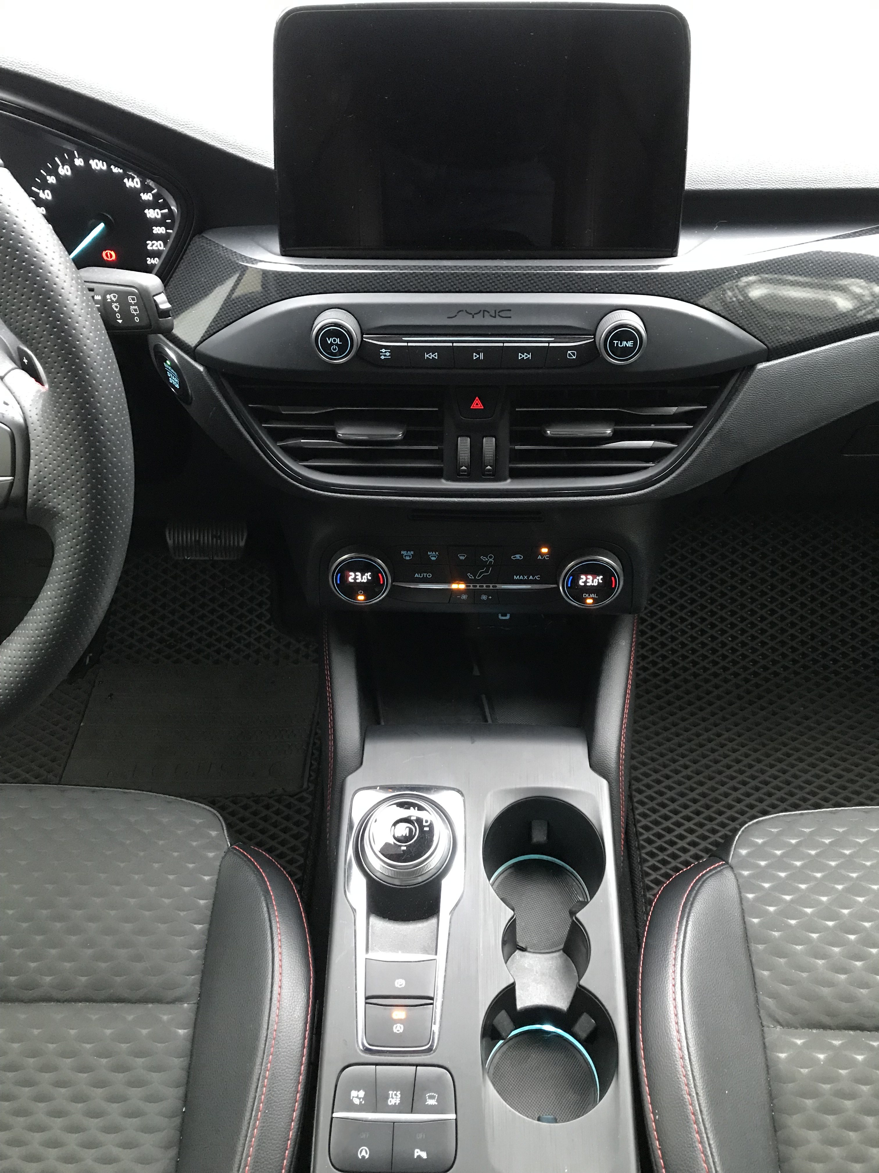 2021 Ford Focus 5D ST-Line Lommel 賽道特化版 #一手女用車 #原鈑件 #原廠保養 ☎服務專線 : 0９80-558-999 LINE ID:Used-Cars 黃文遠  第7張相片