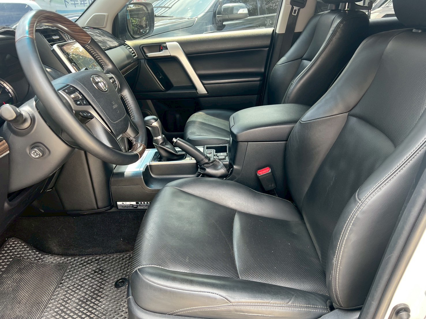 2019 Toyota 豐田 Land Cruiser Prado 普拉多 小改款 一手車 原鈑件 原廠保養 七人座 iKEY ACC 盲點 可調氣壓避震 ☎服務專線 : 0９80-558-999 LINE ID:Used-Cars 黃文遠  第2張相片