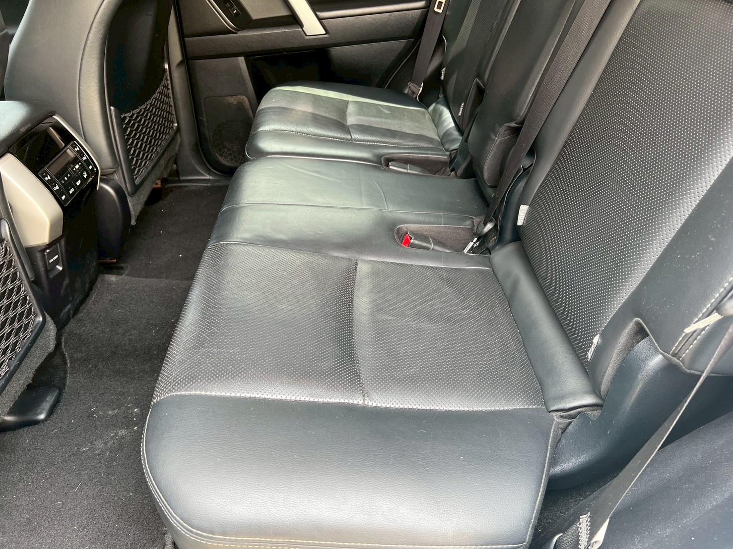 2019 Toyota 豐田 Land Cruiser Prado 普拉多 小改款 一手車 原鈑件 原廠保養 七人座 iKEY ACC 盲點 可調氣壓避震 ☎服務專線 : 0９80-558-999 LINE ID:Used-Cars 黃文遠  第3張相片