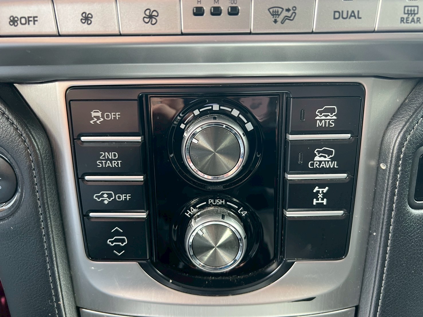 2019 Toyota 豐田 Land Cruiser Prado 普拉多 小改款 一手車 原鈑件 原廠保養 七人座 iKEY ACC 盲點 可調氣壓避震 ☎服務專線 : 0９80-558-999 LINE ID:Used-Cars 黃文遠  第6張相片