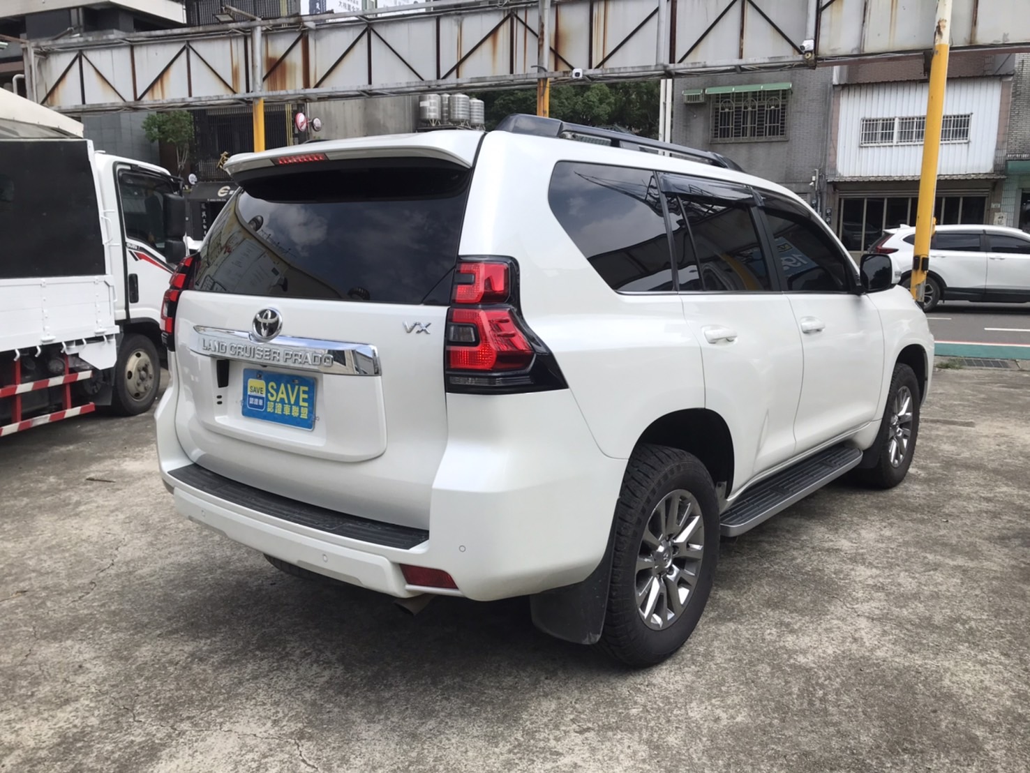 2019 Toyota 豐田 Land Cruiser Prado 普拉多 小改款 一手車 原鈑件 原廠保養 七人座 iKEY ACC 盲點 可調氣壓避震 ☎服務專線 : 0９80-558-999 LINE ID:Used-Cars 黃文遠  第8張相片