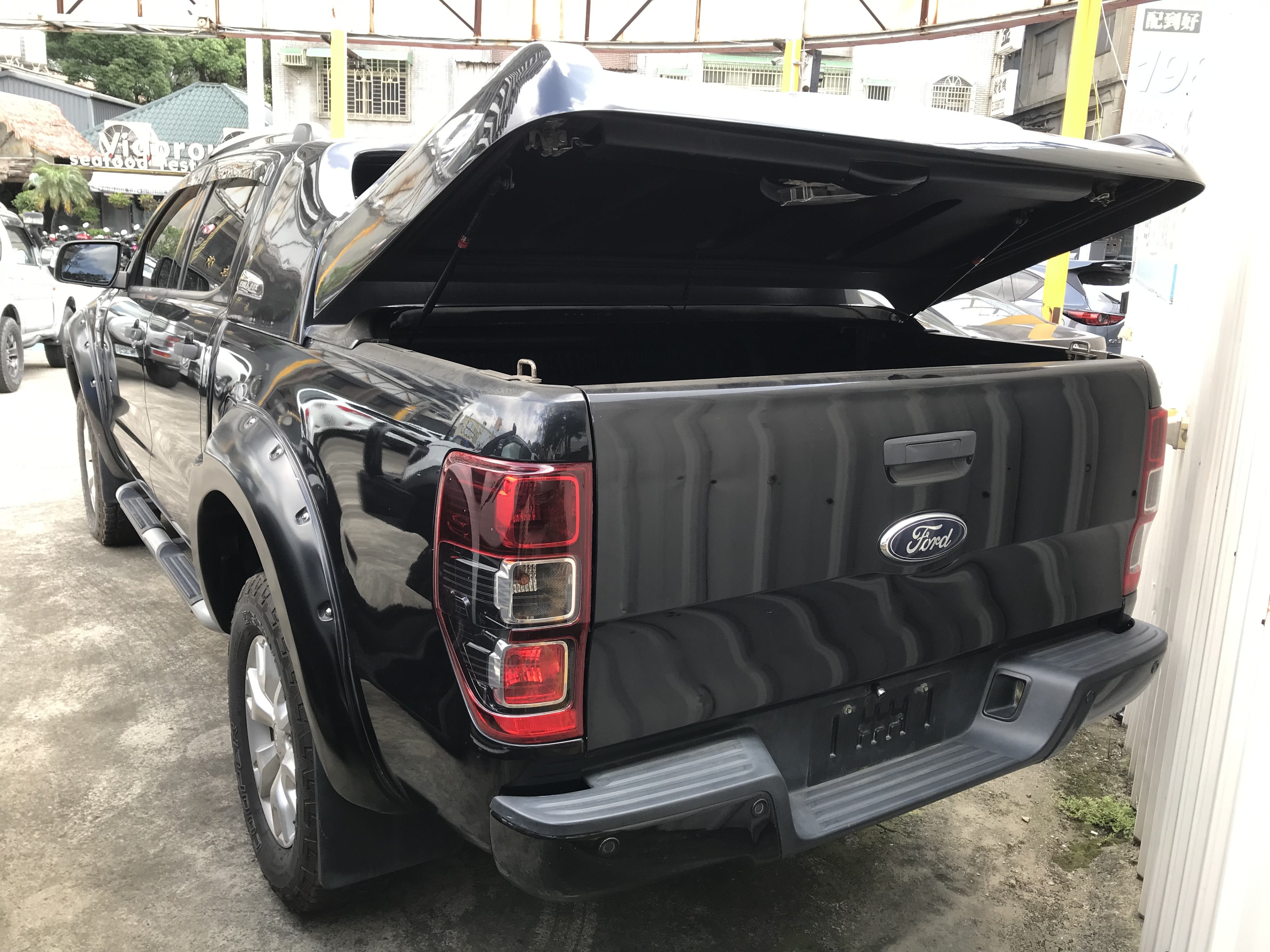 2014 Ford 福特 Ranger 浪九 Wildtrak 運動旗艦型 #3.2柴油 #貨車牌 #ARB舉升2吋半  #寬體輪弧 #AT胎 #後蓋 ☎服務專線 : 0９80-558-999 LINE ID:Used-Cars 黃文遠  第2張相片