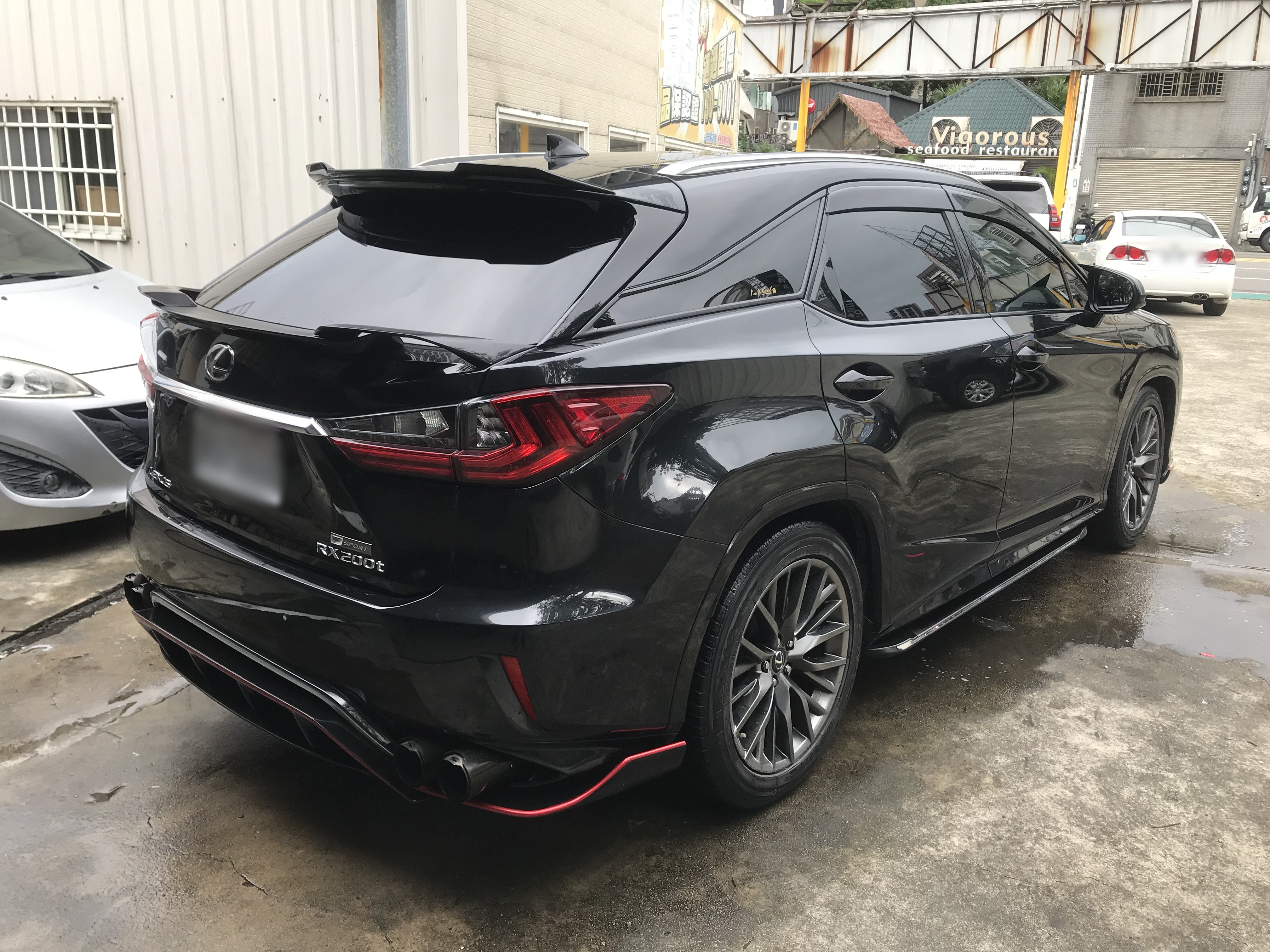 2017 Lexus RX 200t F Sport 運動跑旅 HUD抬頭顯示器 換檔撥片 全景天窗 360度環景 ☎服務專線 : 0９80-558-999 LINE ID:Used-Cars 黃文遠  第2張相片