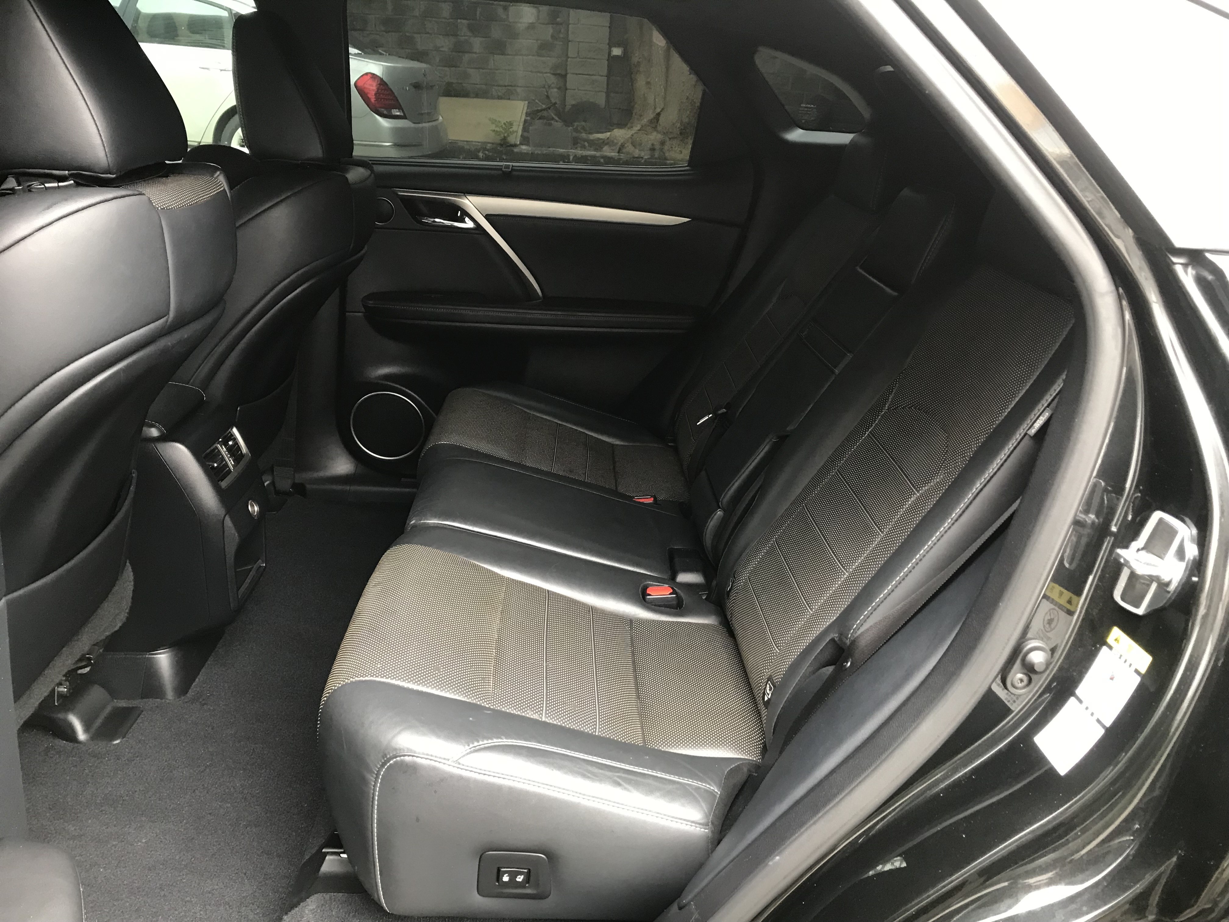 2017 Lexus RX 200t F Sport 運動跑旅 HUD抬頭顯示器 換檔撥片 全景天窗 360度環景 ☎服務專線 : 0９80-558-999 LINE ID:Used-Cars 黃文遠  第4張相片