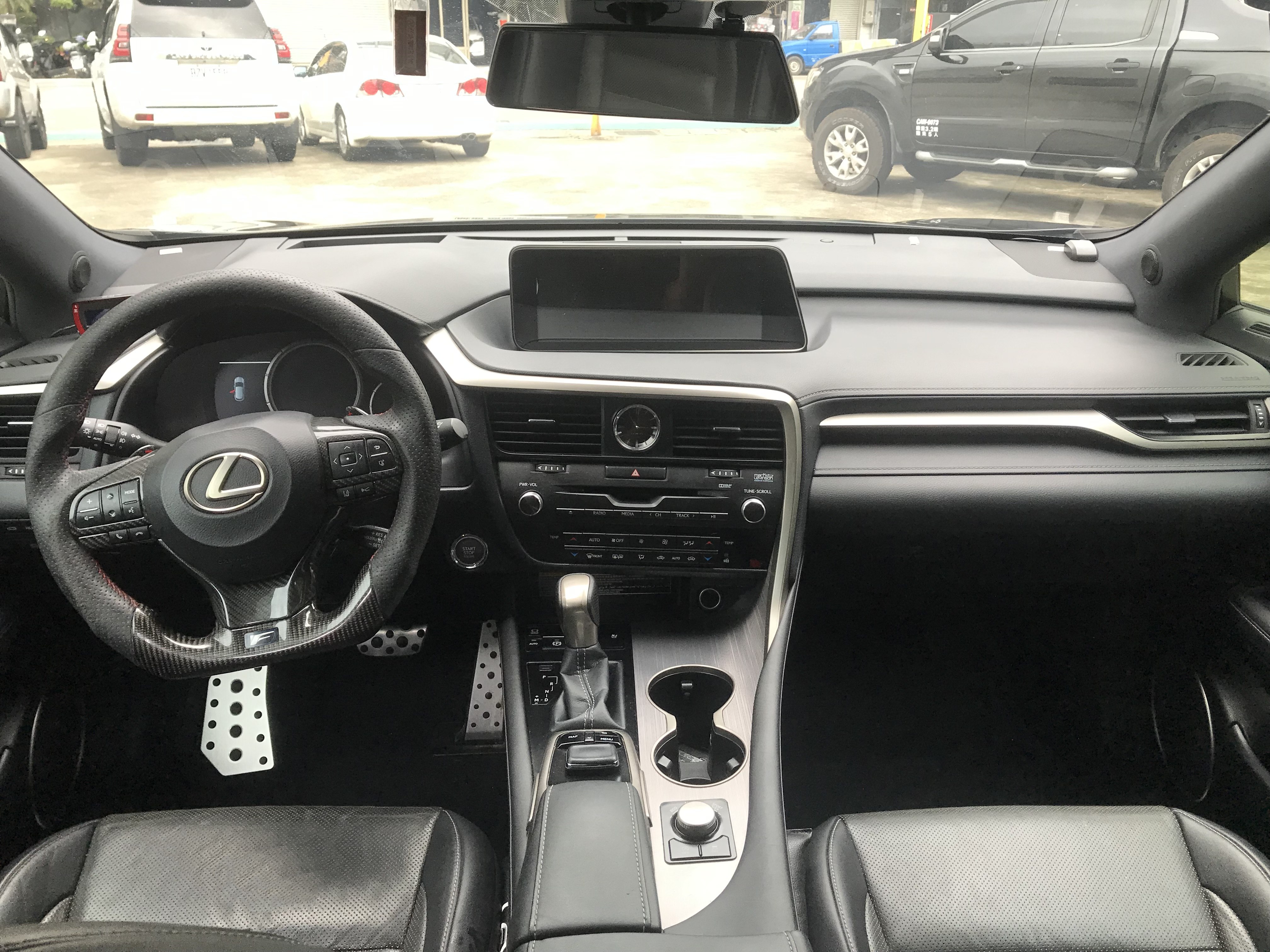 2017 Lexus RX 200t F Sport 運動跑旅 HUD抬頭顯示器 換檔撥片 全景天窗 360度環景 ☎服務專線 : 0９80-558-999 LINE ID:Used-Cars 黃文遠  第5張相片