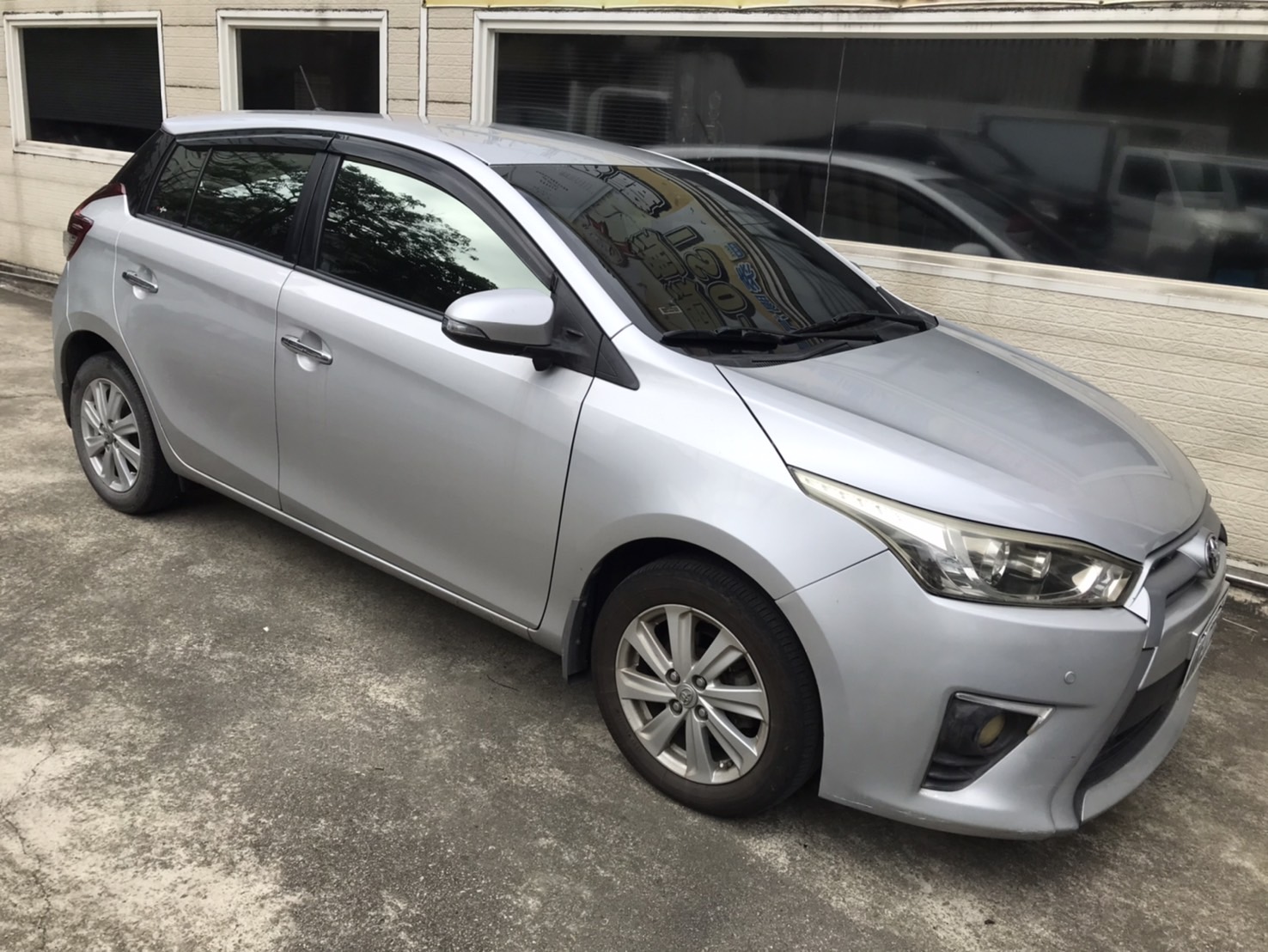 2015 Toyota Yaris 1.5 五門掀背 國民神車 #一手車 #原鈑件 #省油省稅 #維修保養便宜 ☎服務專線 : 0９80-558-999 LINE ID:Used-Cars 黃文遠  第1張相片