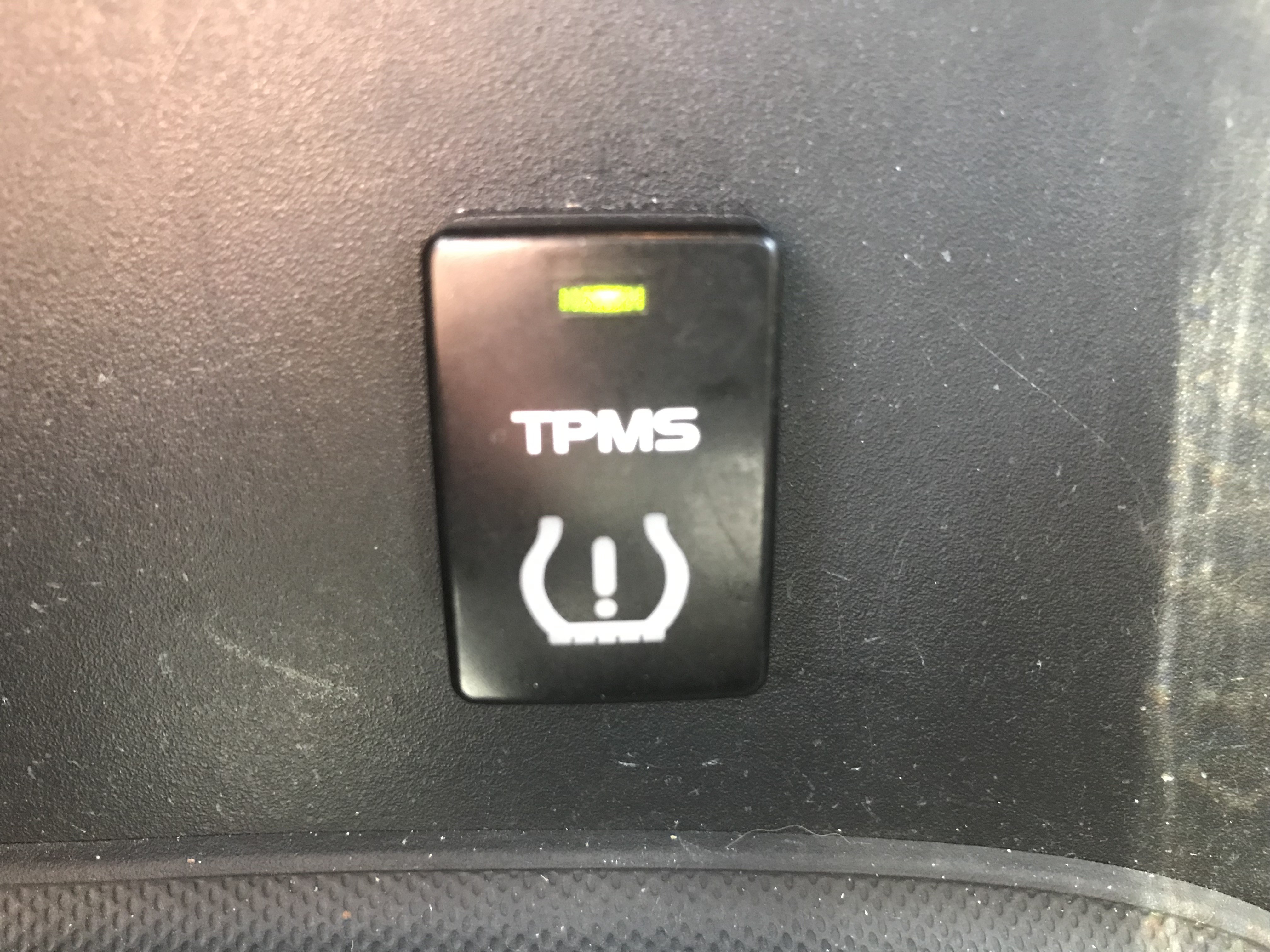 2015 Toyota Yaris 1.5 五門掀背 國民神車 #一手車 #原鈑件 #原廠保養 #省油省稅 ☎服務專線 : 0９80-558-999 LINE ID:Used-Cars 黃文遠  第7張相片