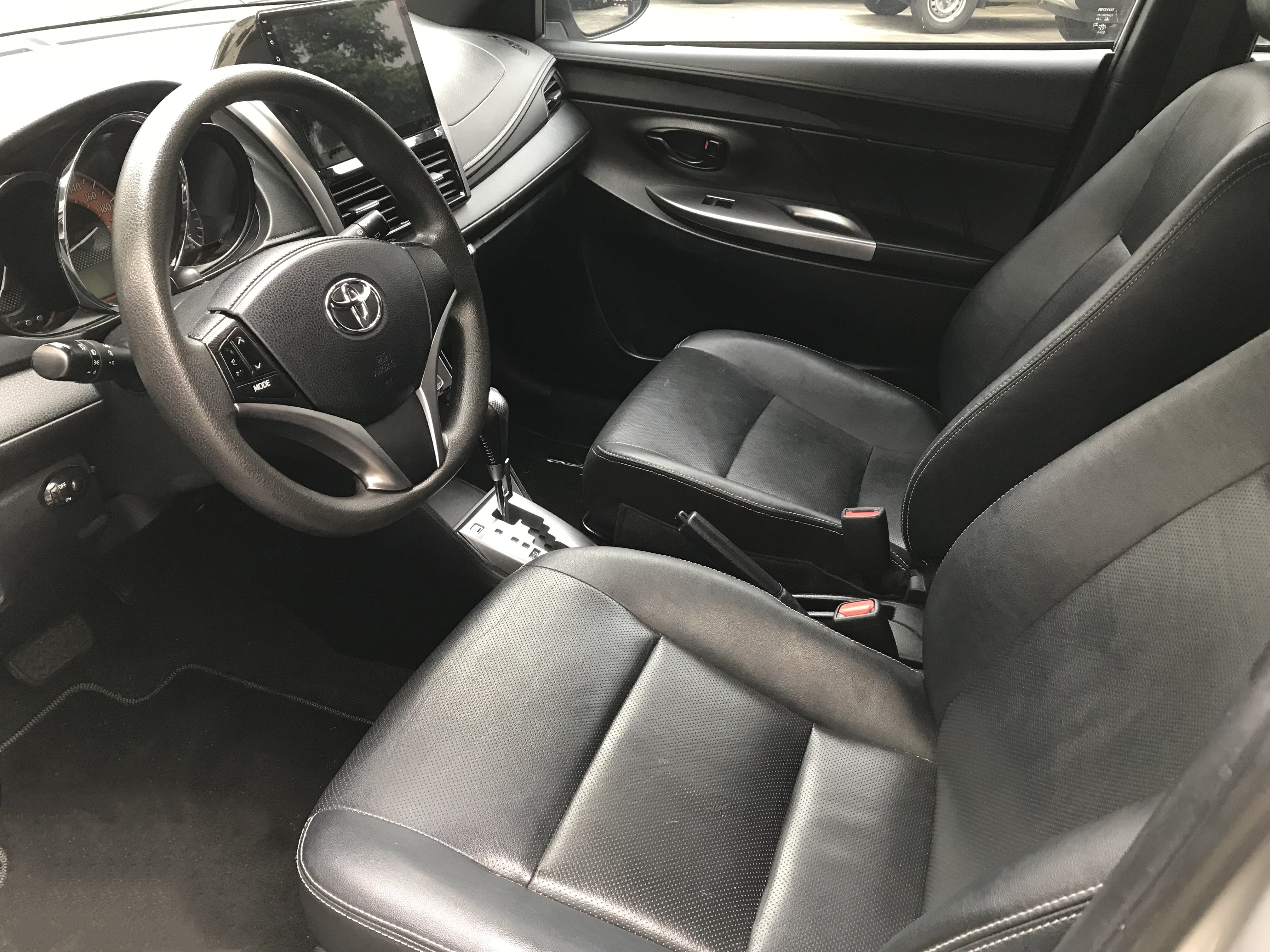2015 Toyota Yaris 1.5 五門掀背 國民神車 #一手車 #原鈑件 #原廠保養 #省油省稅 ☎服務專線 : 0９80-558-999 LINE ID:Used-Cars 黃文遠  第8張相片