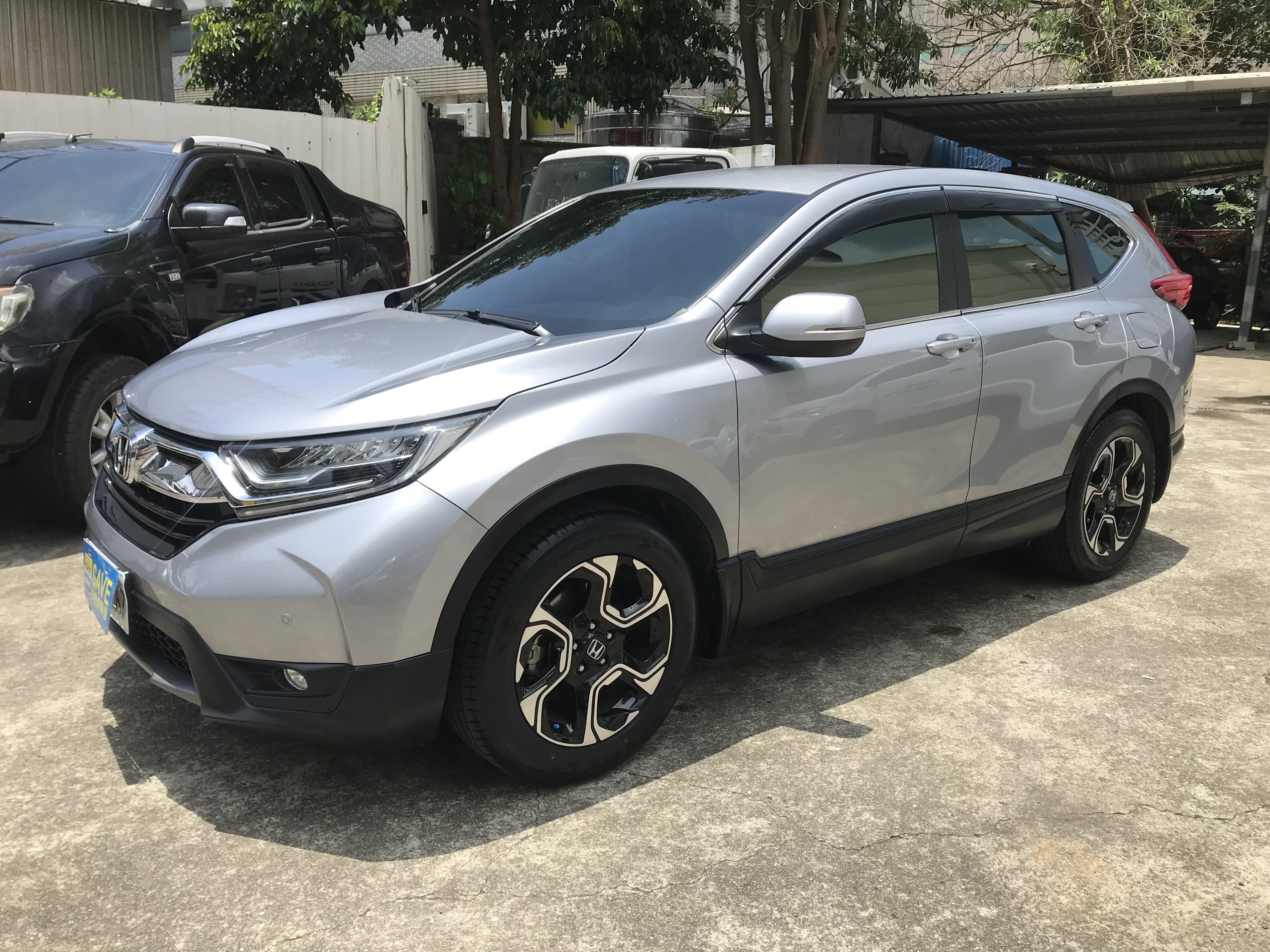 <家人的移動城堡，愛家好爸爸首選> 2017 Honda 本田 CR-V 五代 1.5 VTi-S 一手車 認證車 輪胎9成新 ☎服務專線 : 0９80-558-999 LINE ID:Used-Cars 黃文遠  第1張相片