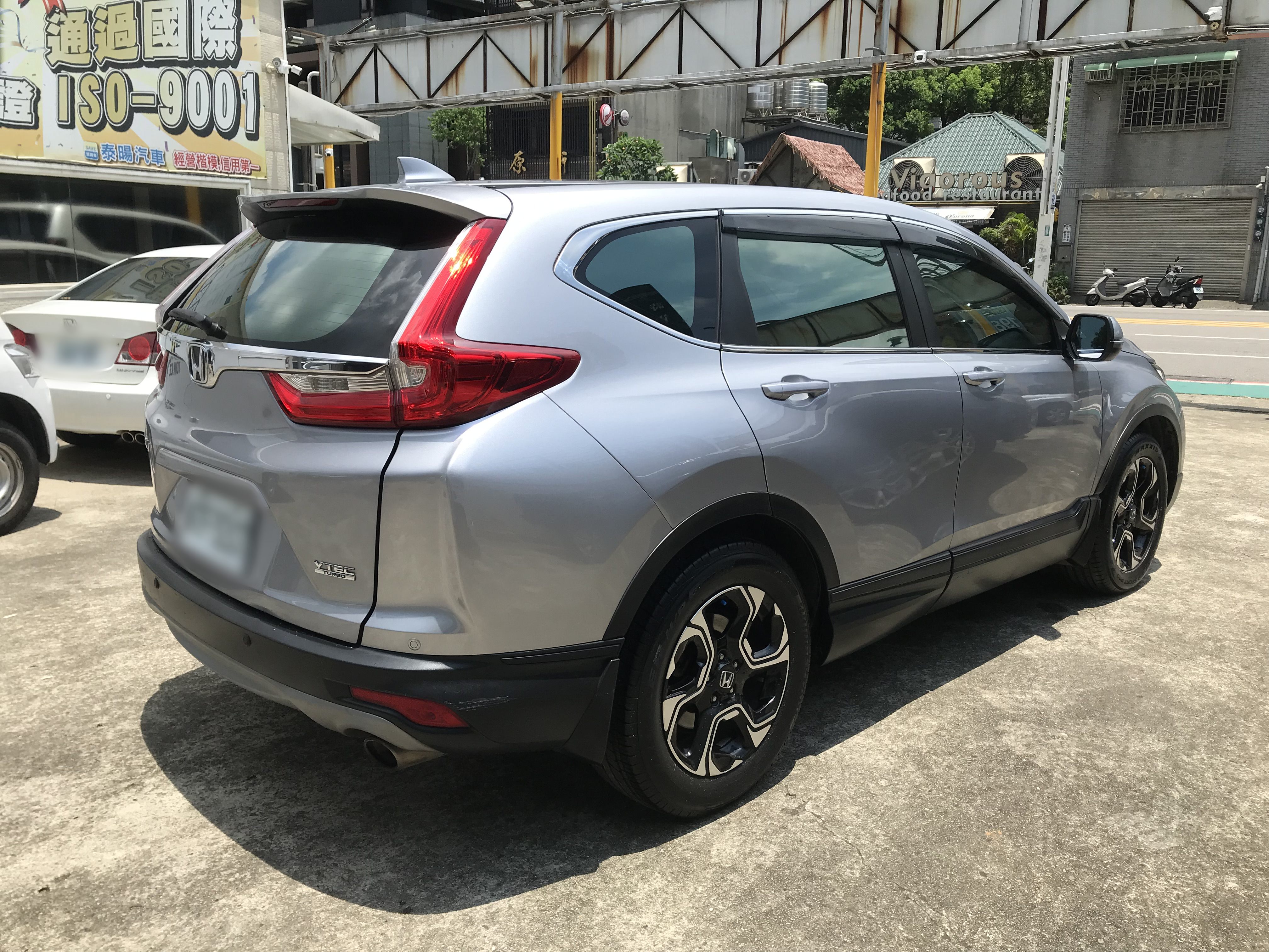 <家人的移動城堡，愛家好爸爸首選> 2017 Honda 本田 CR-V 五代 1.5 VTi-S 一手車 認證車 輪胎9成新 ☎服務專線 : 0９80-558-999 LINE ID:Used-Cars 黃文遠  第2張相片