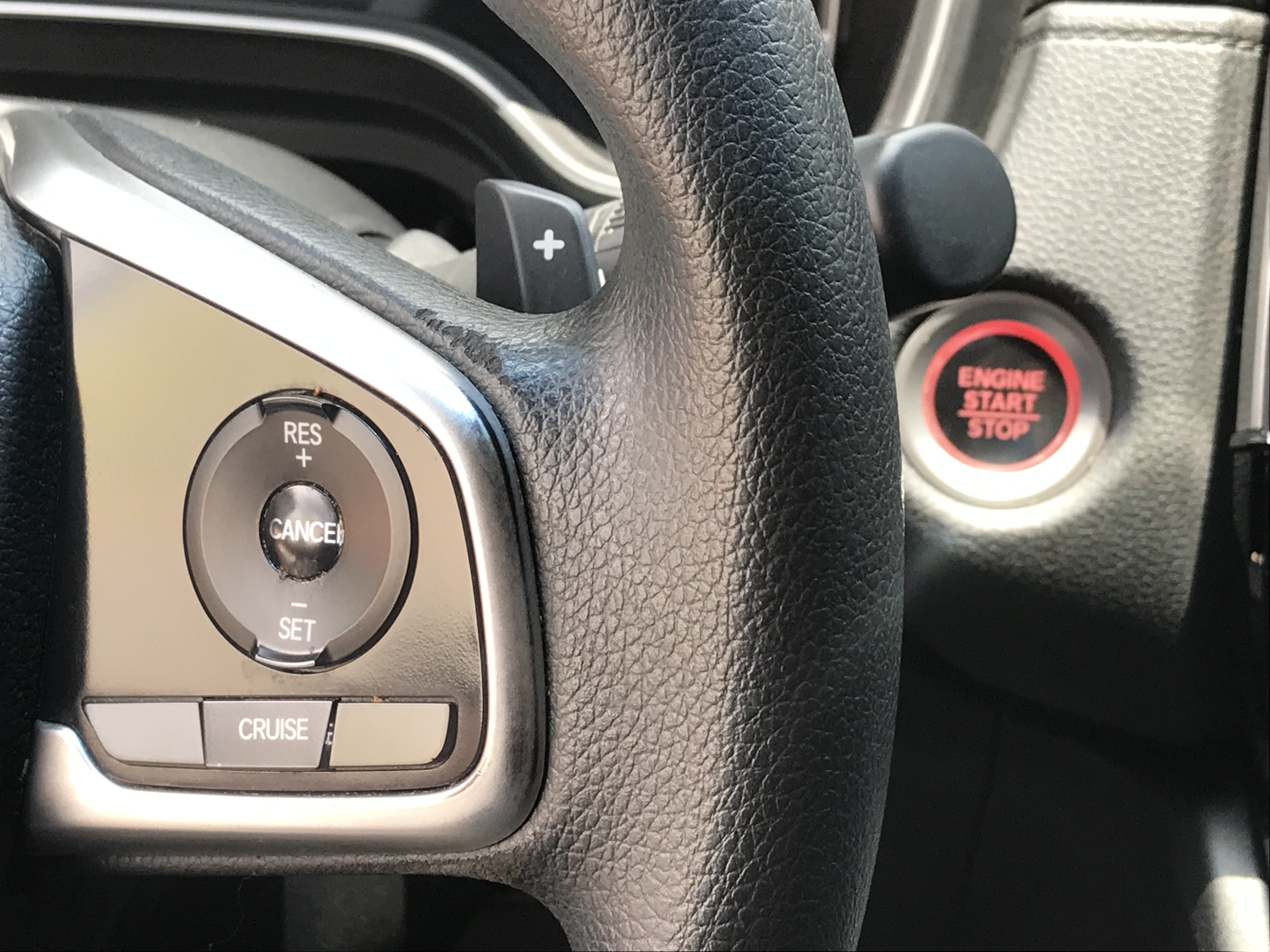 <家人的移動城堡，愛家好爸爸首選> 2017 Honda 本田 CR-V 五代 1.5 VTi-S 一手車 認證車 輪胎9成新 ☎服務專線 : 0９80-558-999 LINE ID:Used-Cars 黃文遠  第6張相片