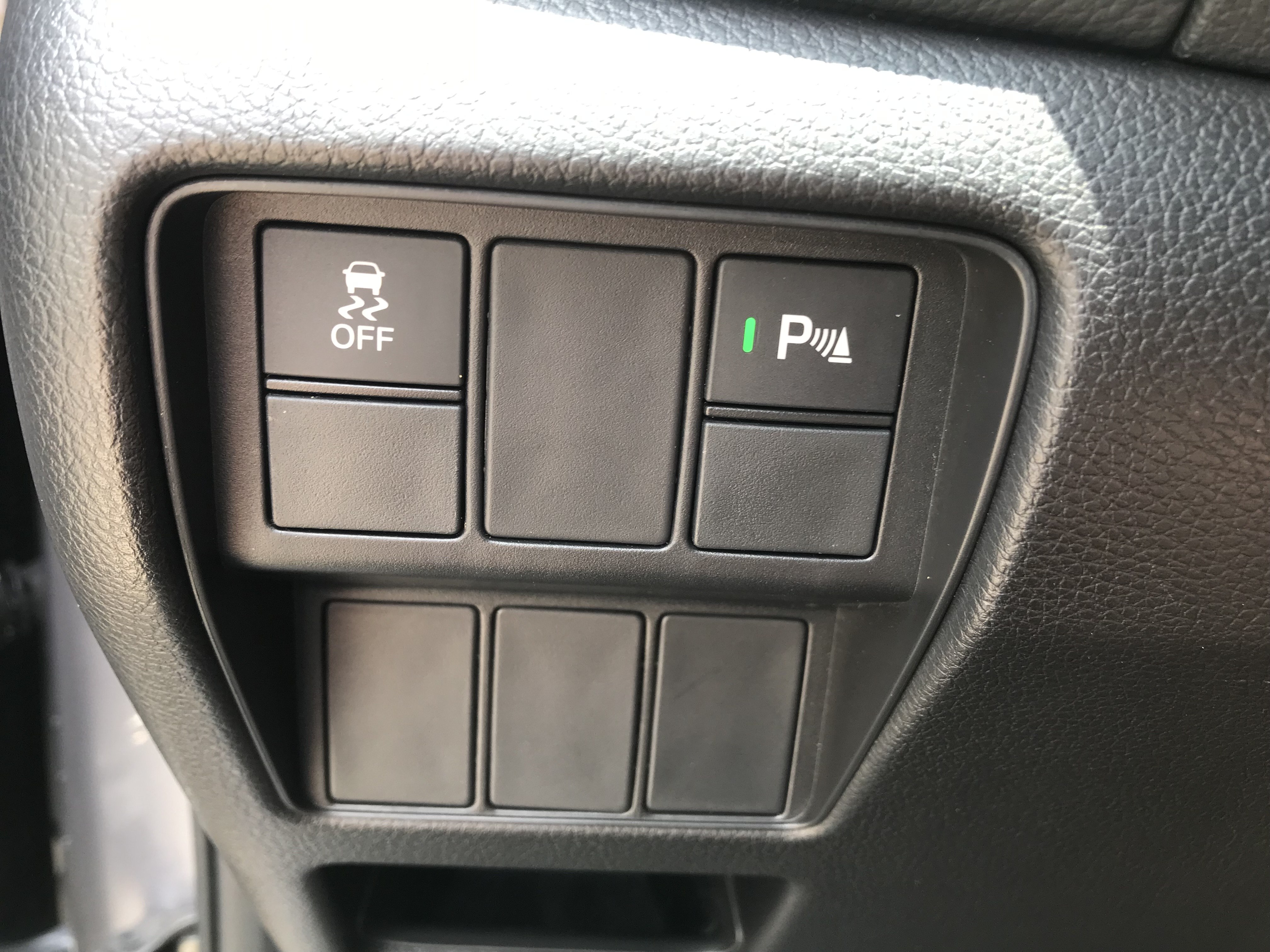 <家人的移動城堡，愛家好爸爸首選> 2017 Honda 本田 CR-V 五代 1.5 VTi-S 一手車 認證車 輪胎9成新 ☎服務專線 : 0９80-558-999 LINE ID:Used-Cars 黃文遠  第7張相片