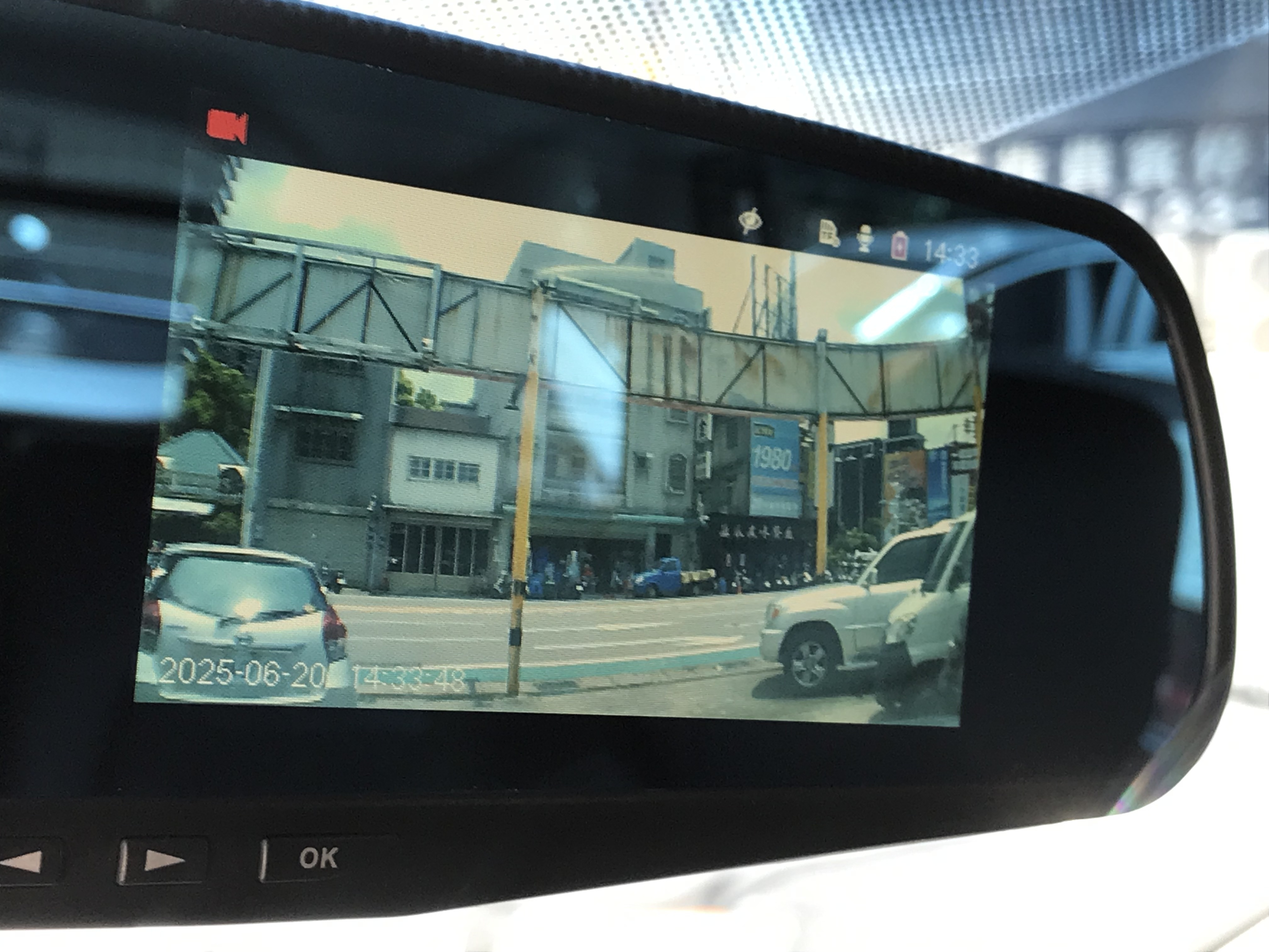 <家人的移動城堡，愛家好爸爸首選> 2017 Honda 本田 CR-V 五代 1.5 VTi-S 一手車 認證車 輪胎9成新 ☎服務專線 : 0９80-558-999 LINE ID:Used-Cars 黃文遠  第8張相片