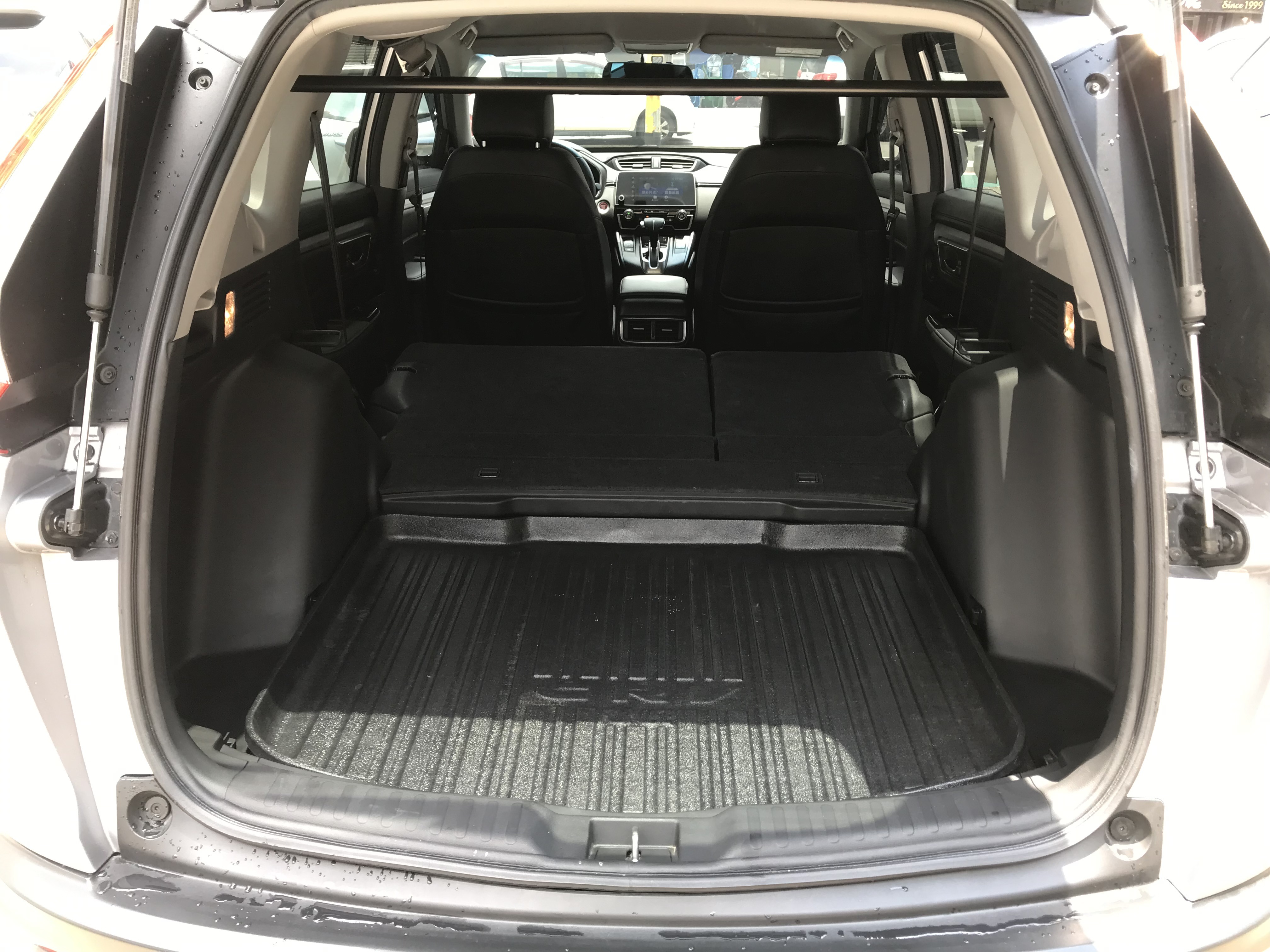 <家人的移動城堡，愛家好爸爸首選> 2017 Honda 本田 CR-V 五代 1.5 VTi-S 一手車 認證車 輪胎9成新 ☎服務專線 : 0９80-558-999 LINE ID:Used-Cars 黃文遠  第10張相片