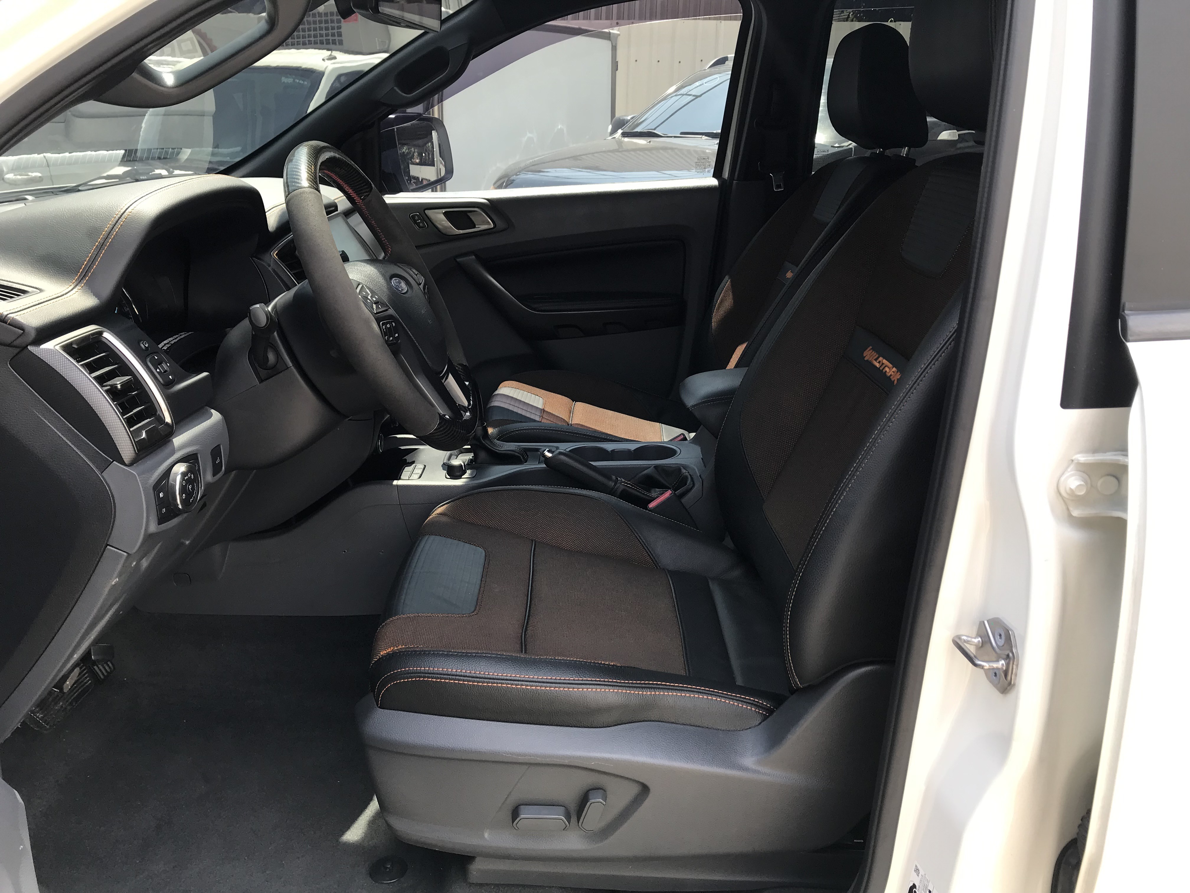 2016 Ford 福特 Ranger 浪九 Wildtrak 運動旗艦型 貨車牌 原鈑件 側排雙管 後斗折疊蓋 無寮K ☎服務專線 : 0９80-558-999 LINE ID:Used-Cars 黃文遠  第3張相片