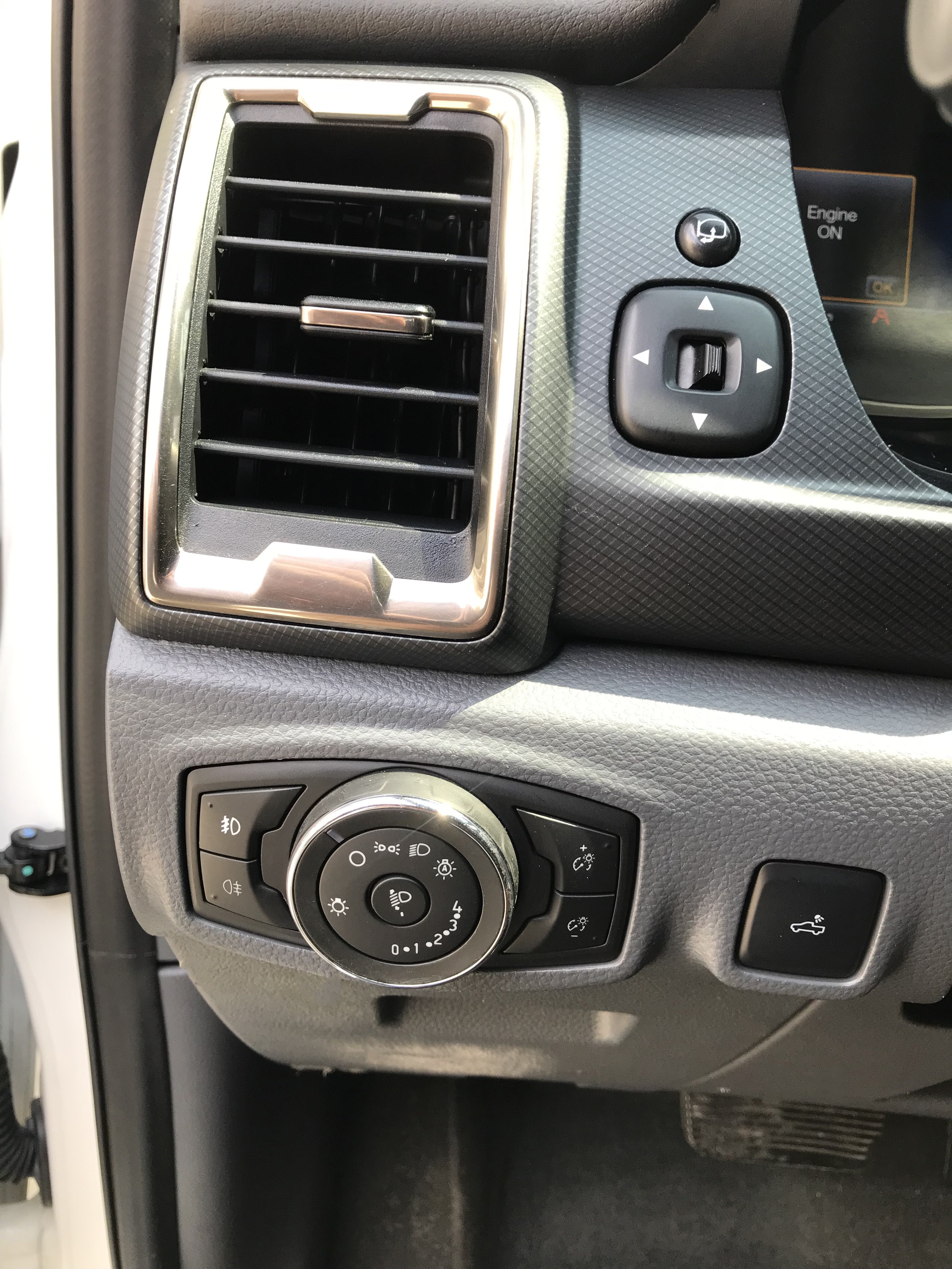 2016 Ford 福特 Ranger 浪九 Wildtrak 運動旗艦型 貨車牌 原鈑件 側排雙管 後斗折疊蓋 無寮K ☎服務專線 : 0９80-558-999 LINE ID:Used-Cars 黃文遠  第6張相片