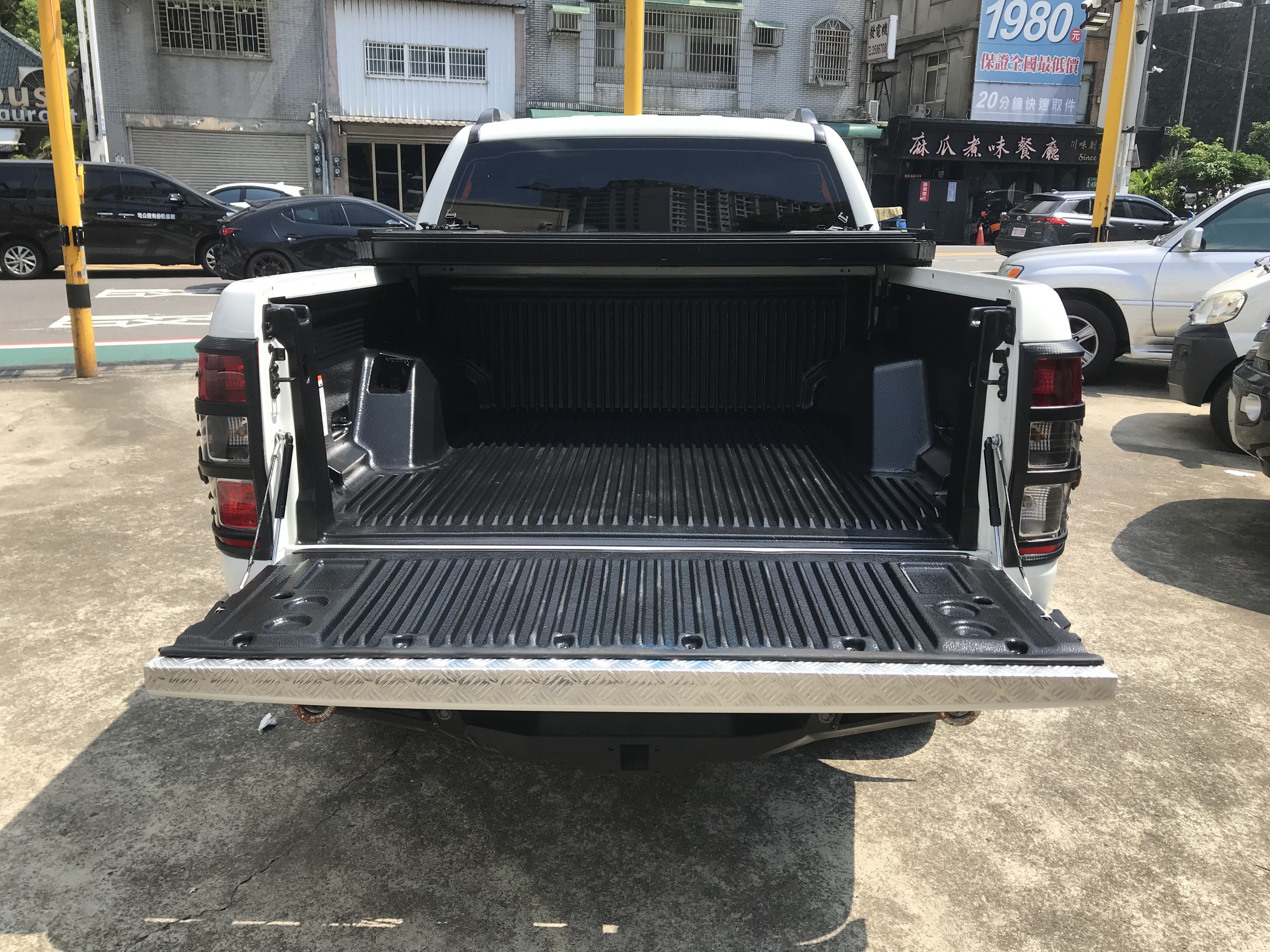 2016 Ford 福特 Ranger 浪九 Wildtrak 運動旗艦型 貨車牌 原鈑件 側排雙管 後斗折疊蓋 無寮K ☎服務專線 : 0９80-558-999 LINE ID:Used-Cars 黃文遠  第10張相片