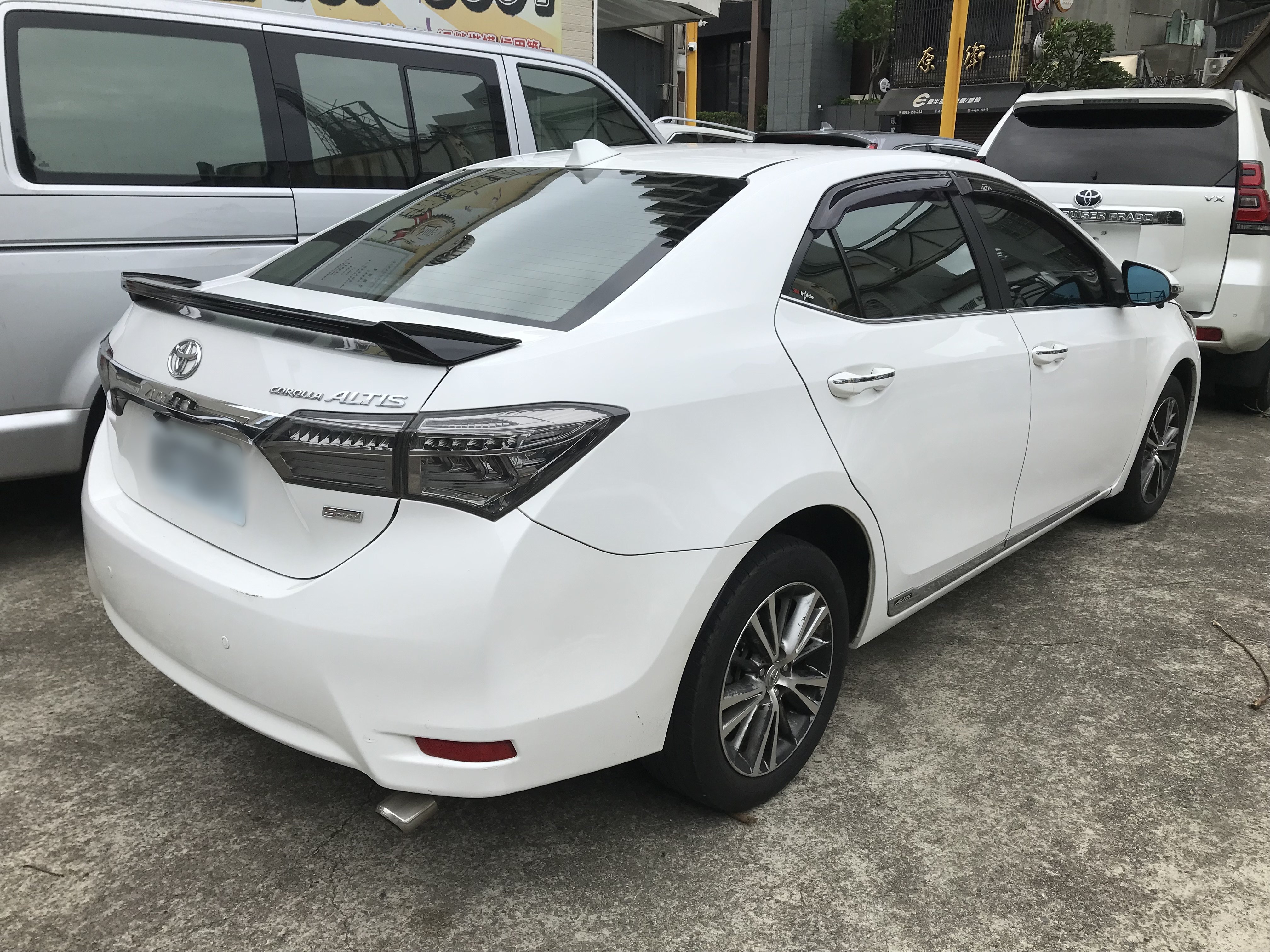 2015 Toyota Corolla Altis 1.8 Safety+ 一手車 原鈑件 換檔快撥 盲點 360度環景 ☎服務專線 : 0９80-558-999 LINE ID:Used-Cars 黃文遠  第2張相片
